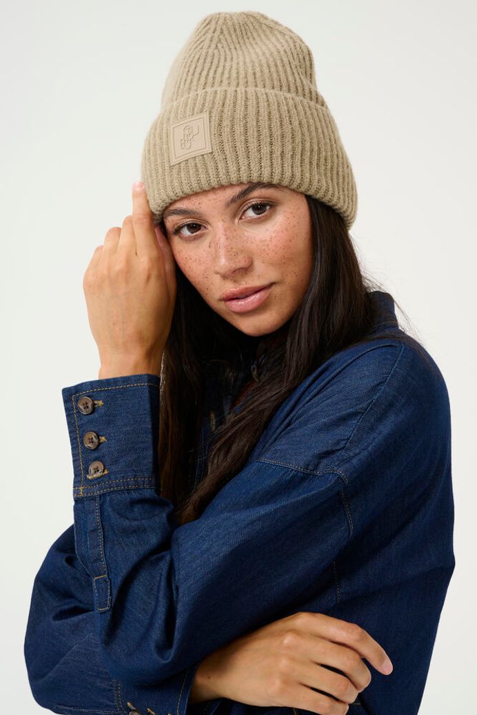 Merva Hat in Dune