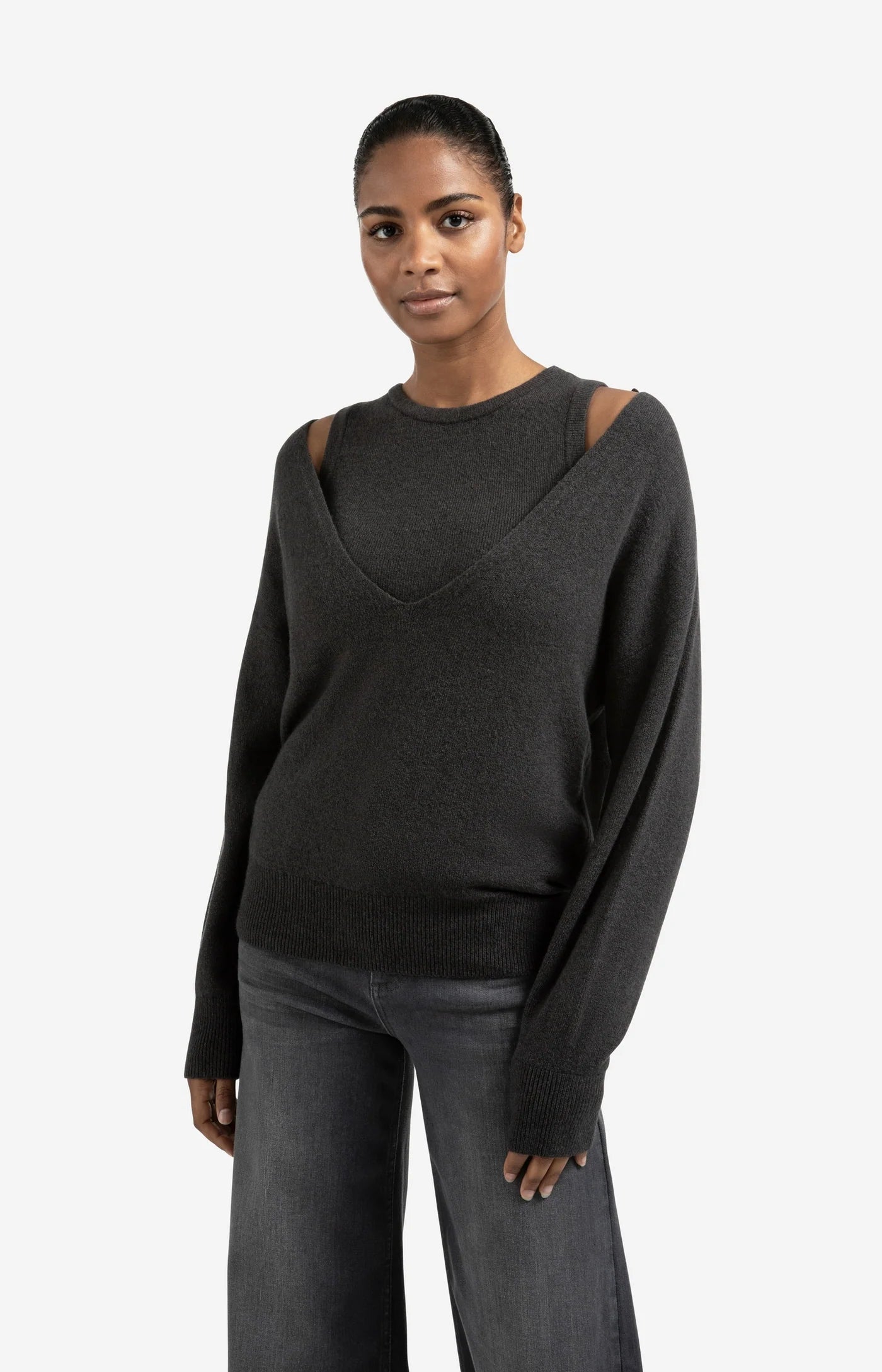V-Neck Sweater in Oyster Black