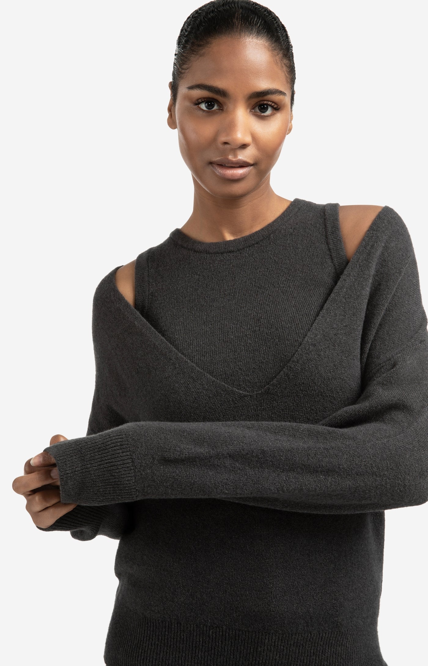V-Neck Sweater in Oyster Black