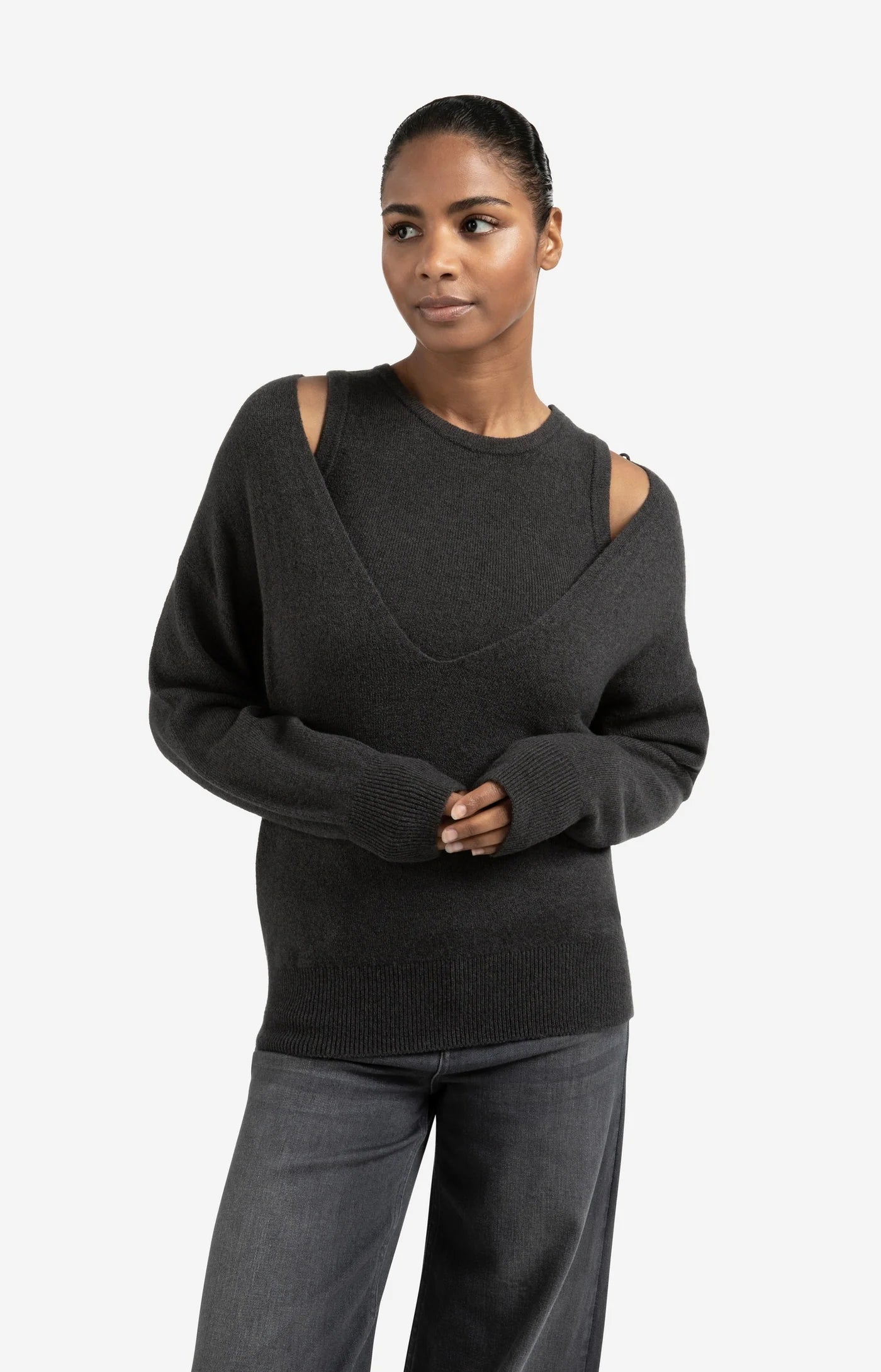 V-Neck Sweater in Oyster Black