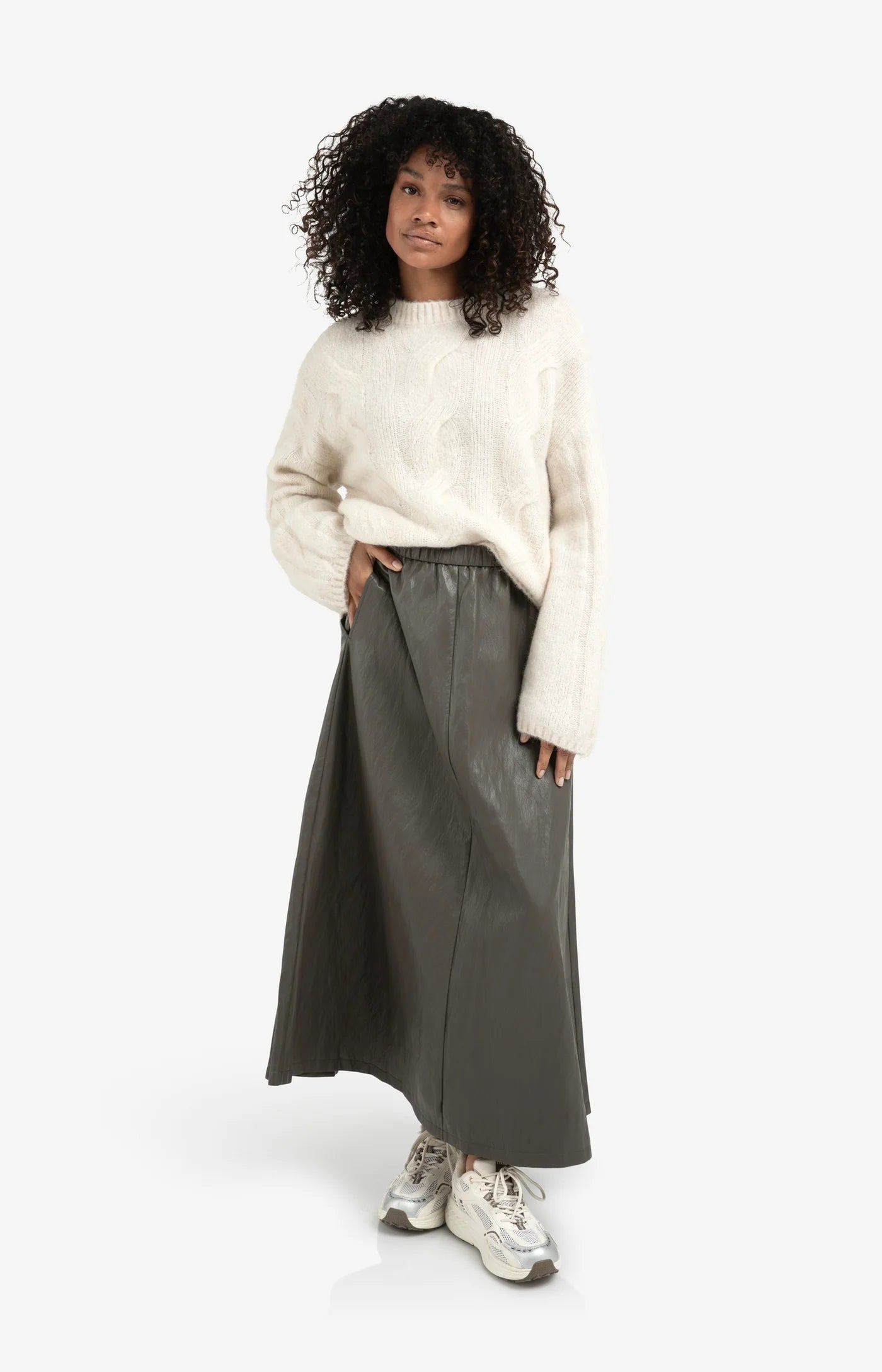 Round Neck Cable Sweater in Wool White