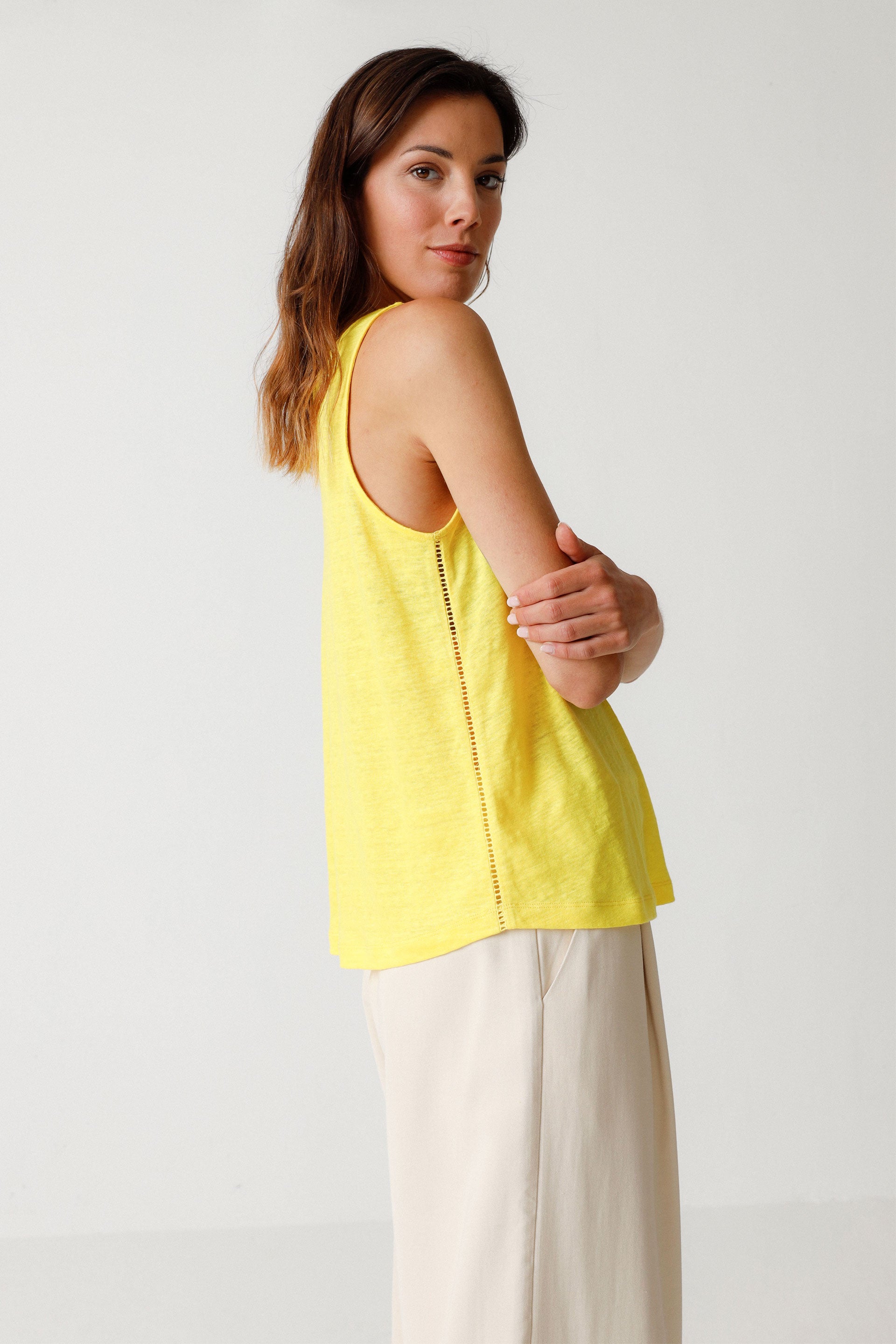 Araia T-Shirt in Yellow