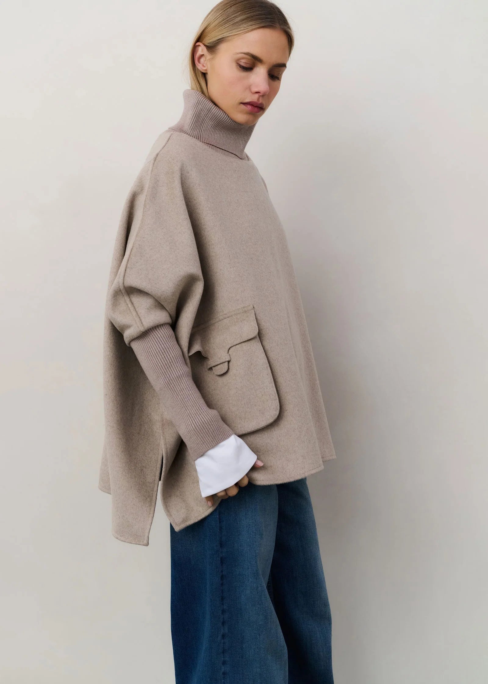 Poncho with Ribbed Detail in Sand Melange