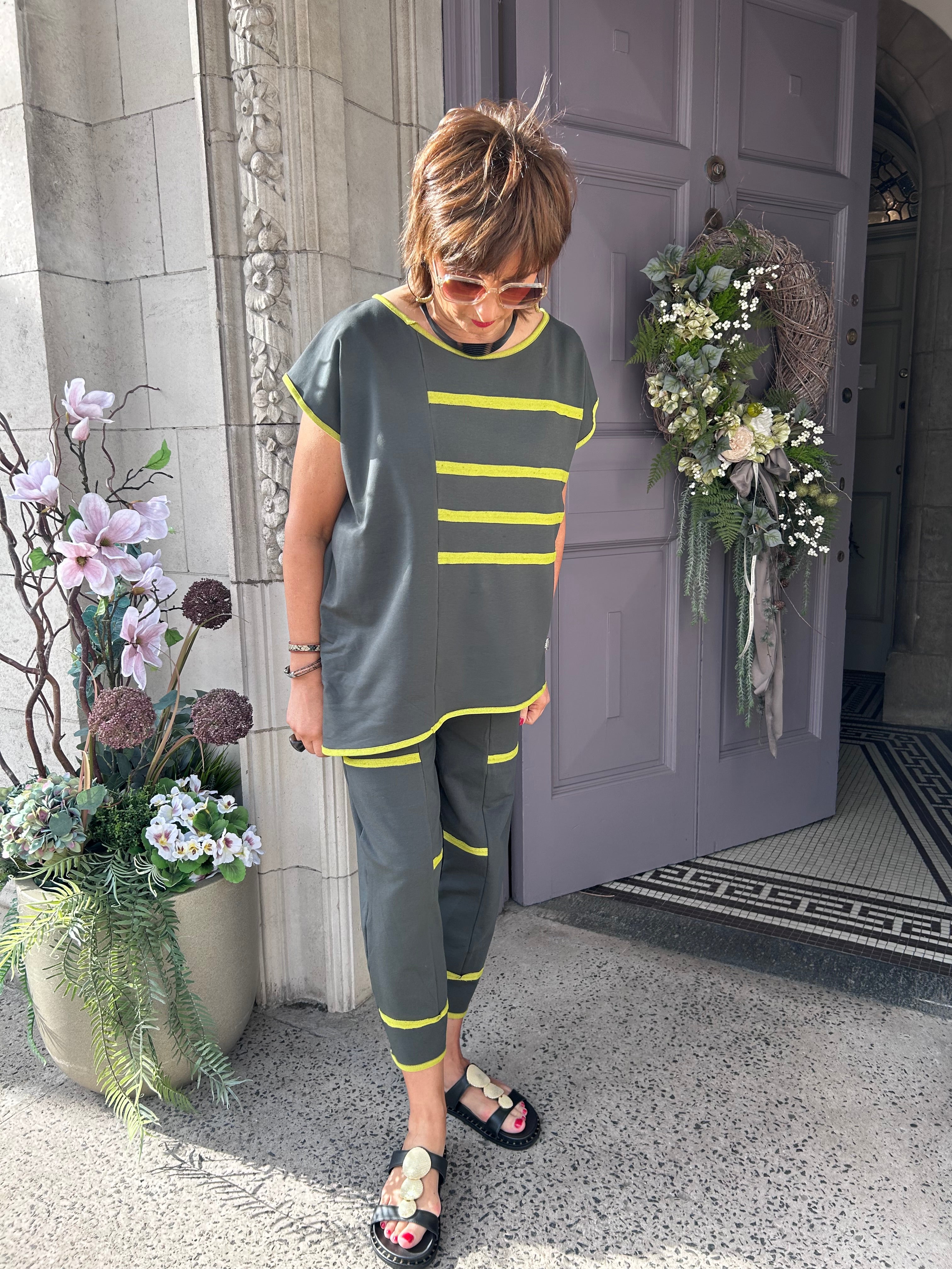 Contrast Trim Trousers in Khaki/Lime