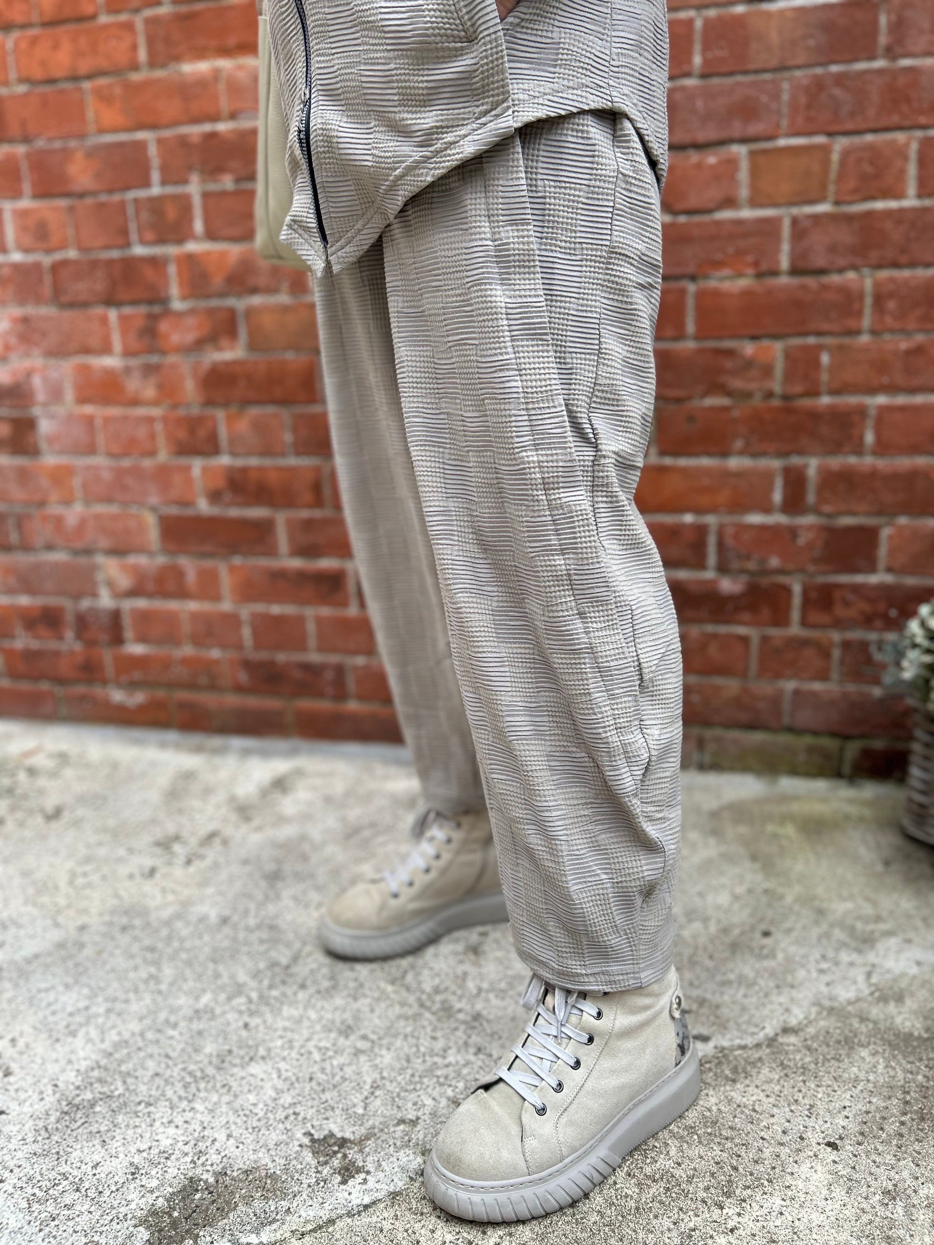 Bubble Barrel Trousers in Sand