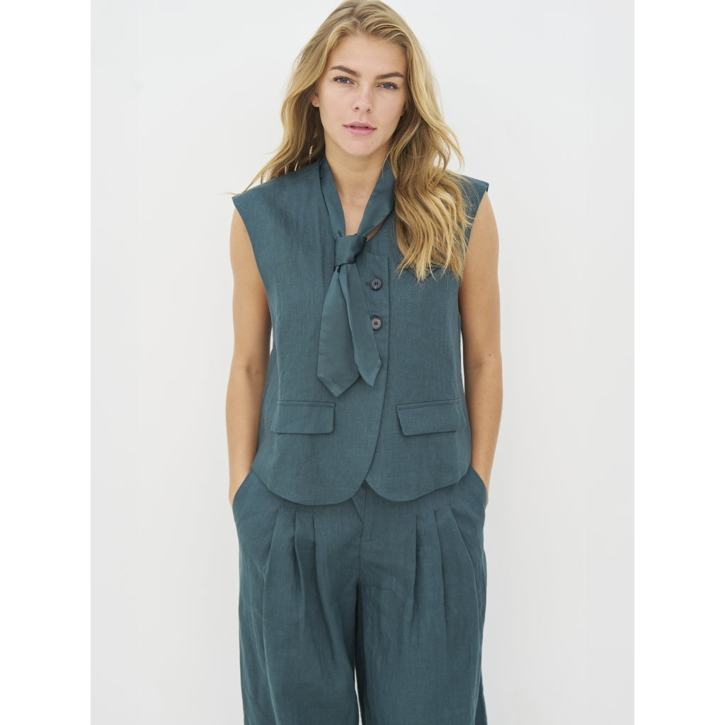 Camila Vest in Petrol