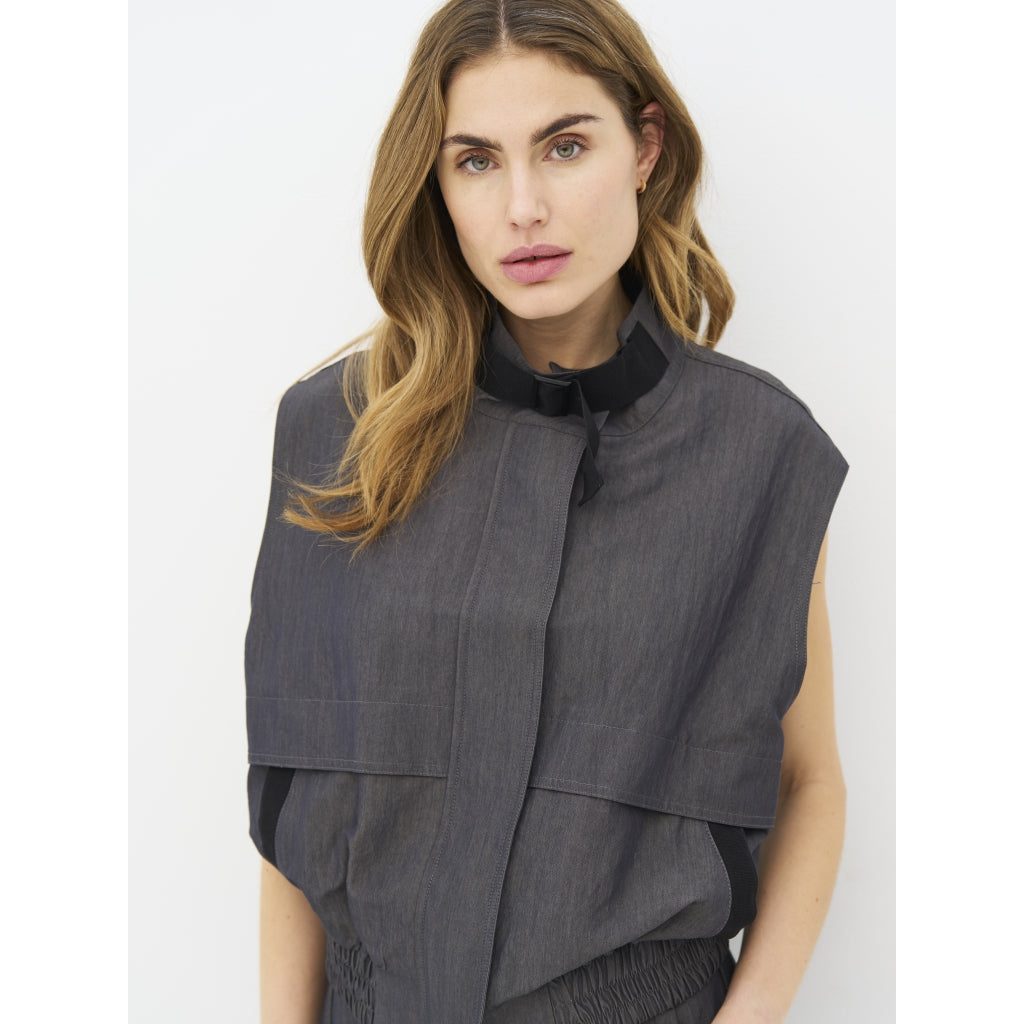 Eliana Vest in Grey