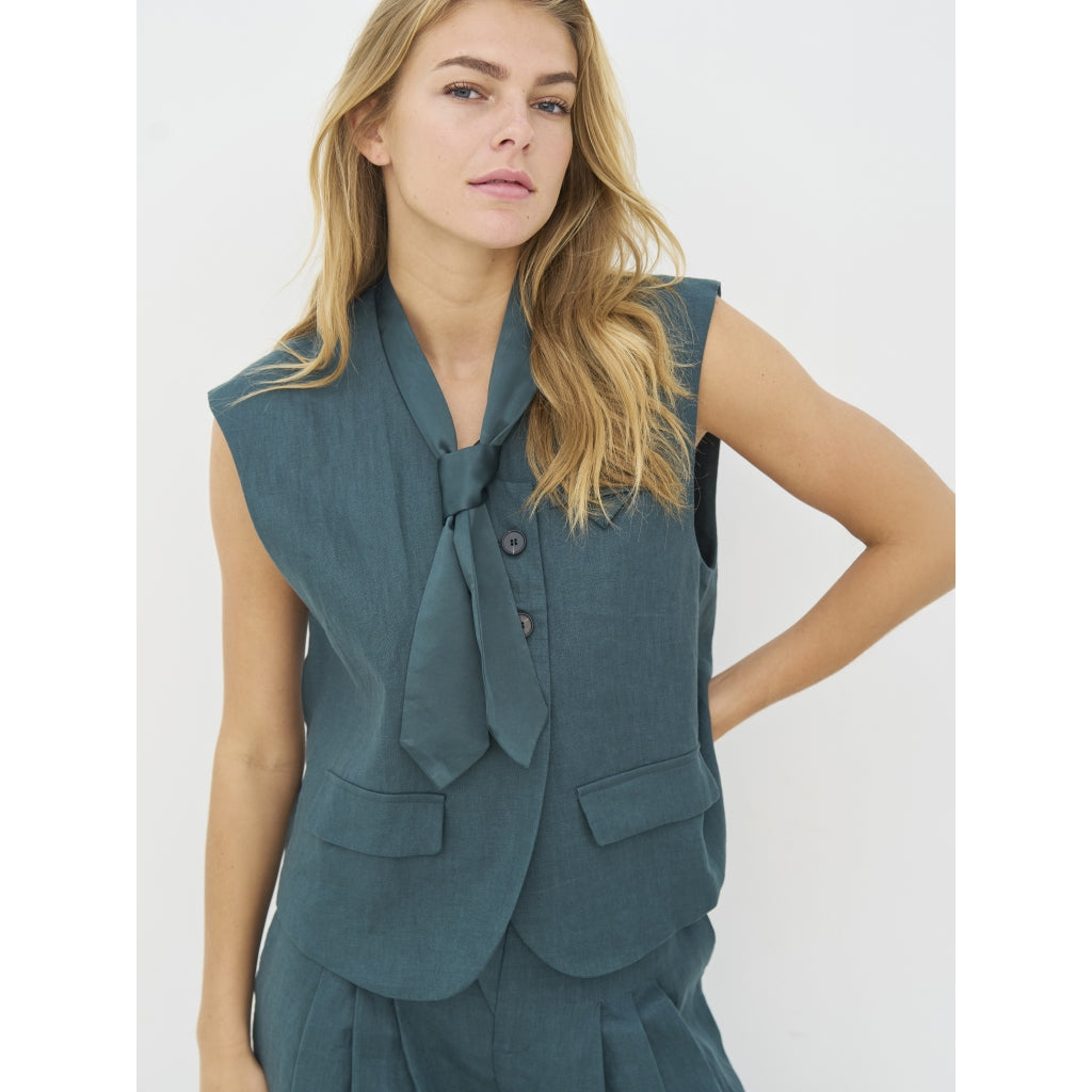 Camila Vest in Petrol