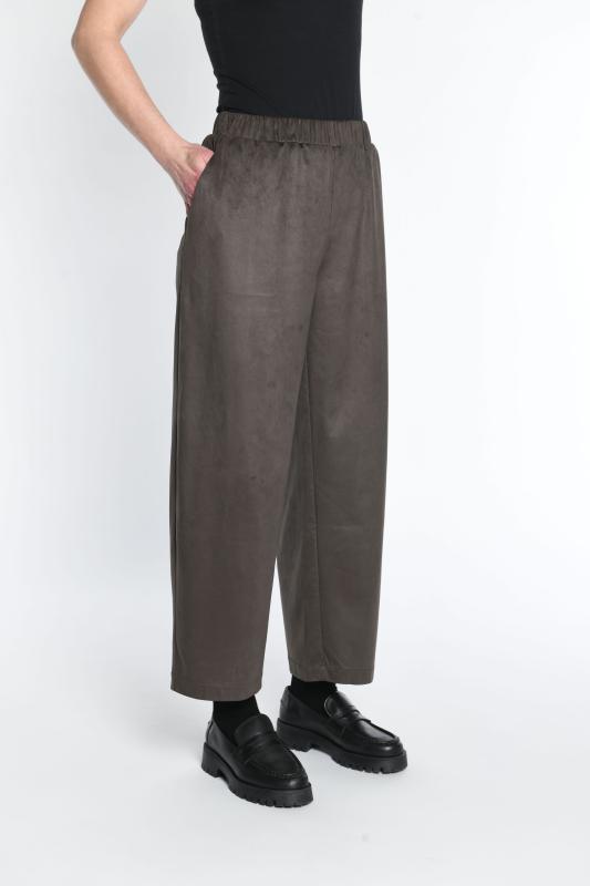 Relaxed Barrel Trousers in Chocolate