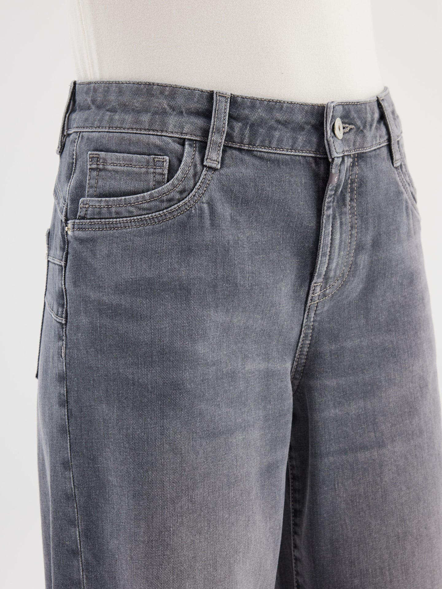 Beth Balloon Jeans in Dark Grey Vintage