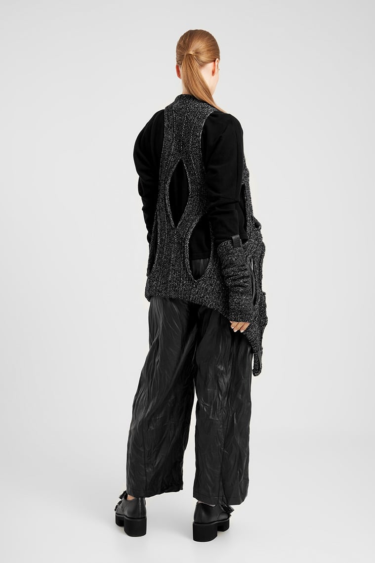 Topstitched Round Shaped Trousers in Black