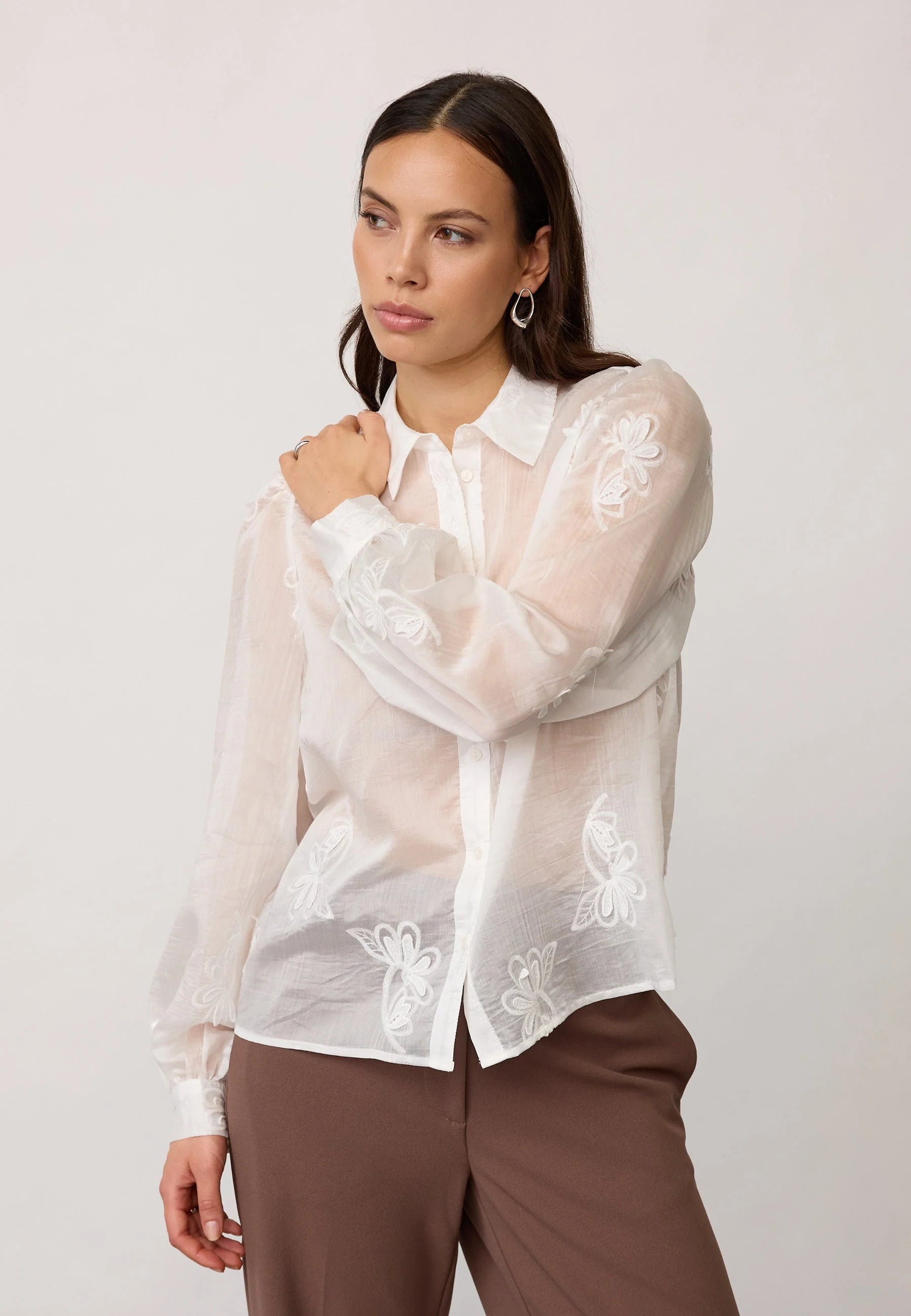 Novincc Embroidered Shirt in Off White
