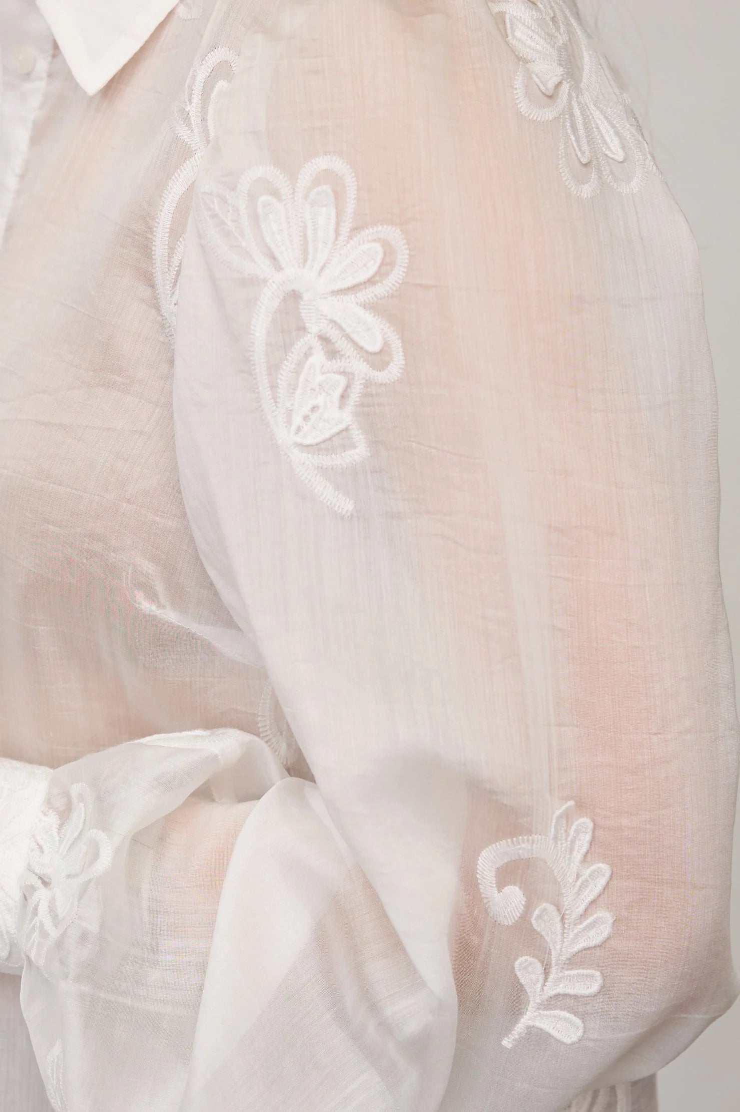 Novincc Embroidered Shirt in Off White