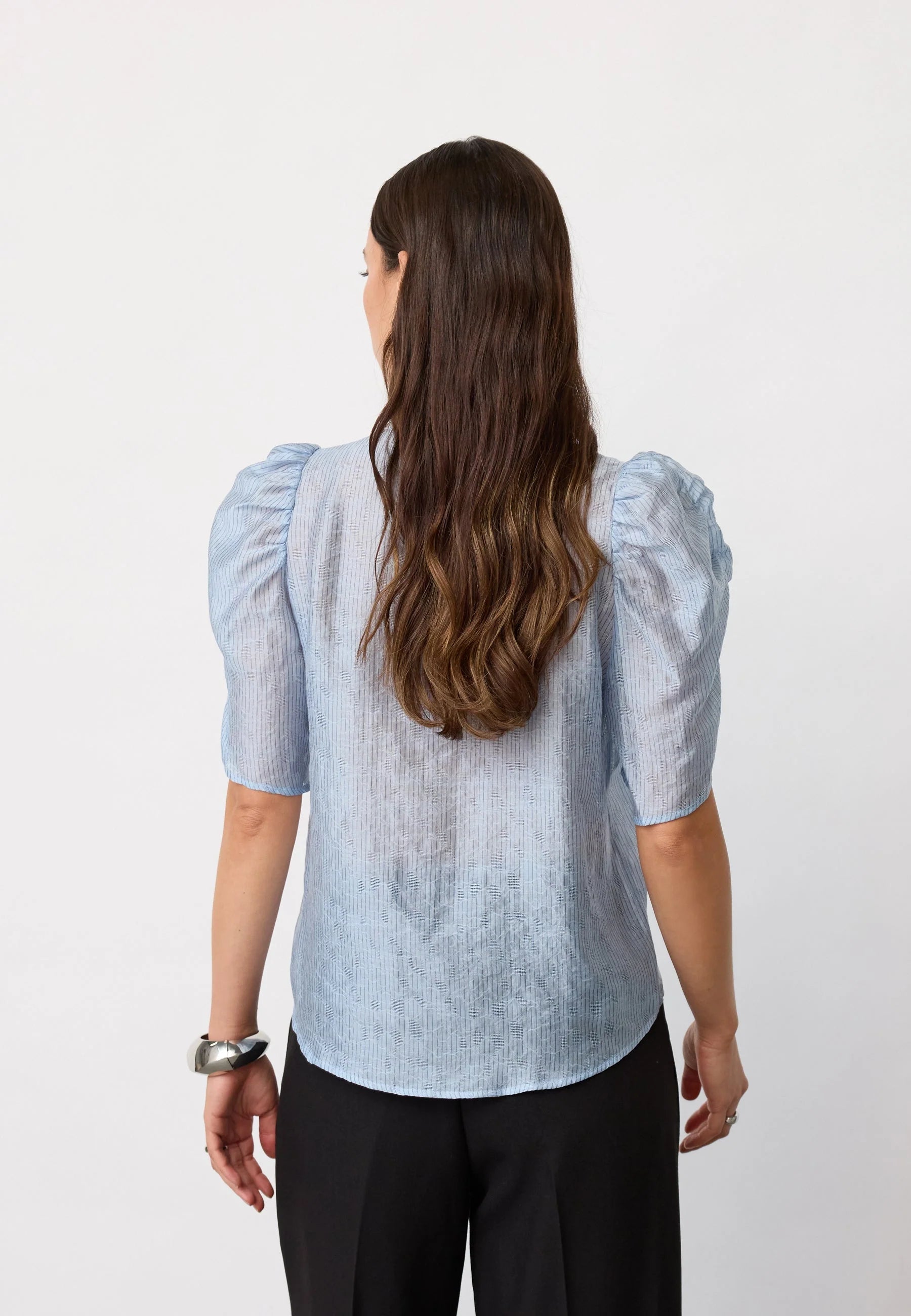 Sisucc V Blouse in Pale Blue