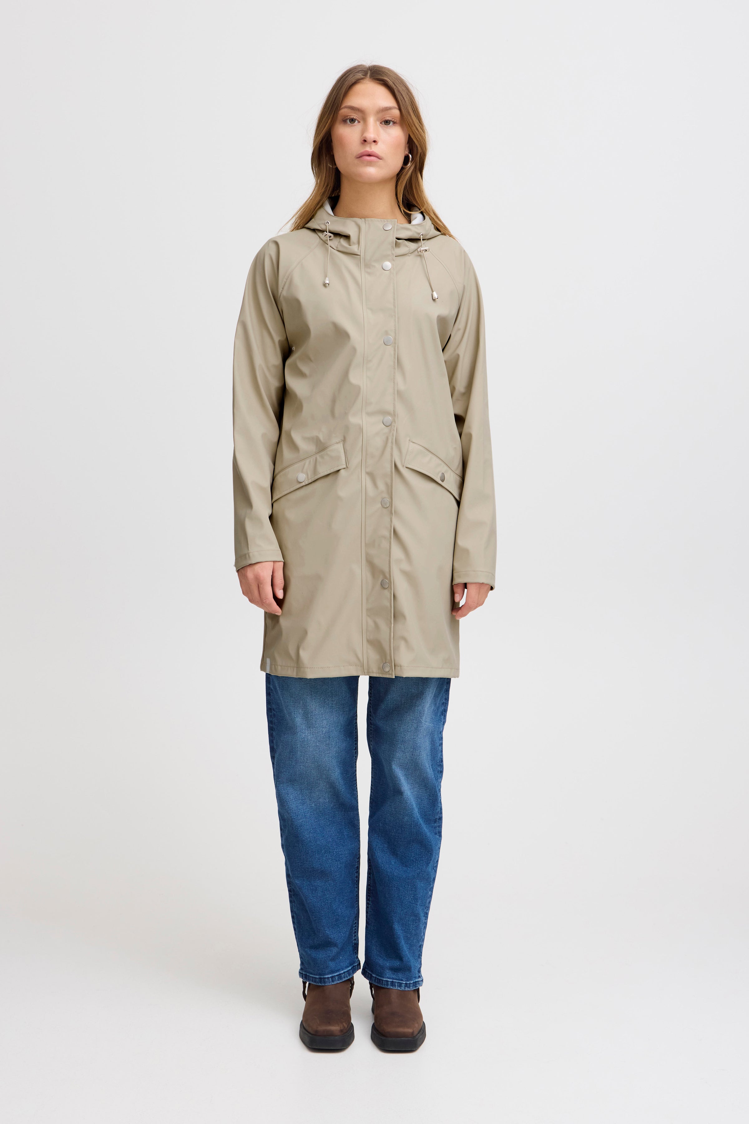 Tazi Rain Jacket in Doeskin