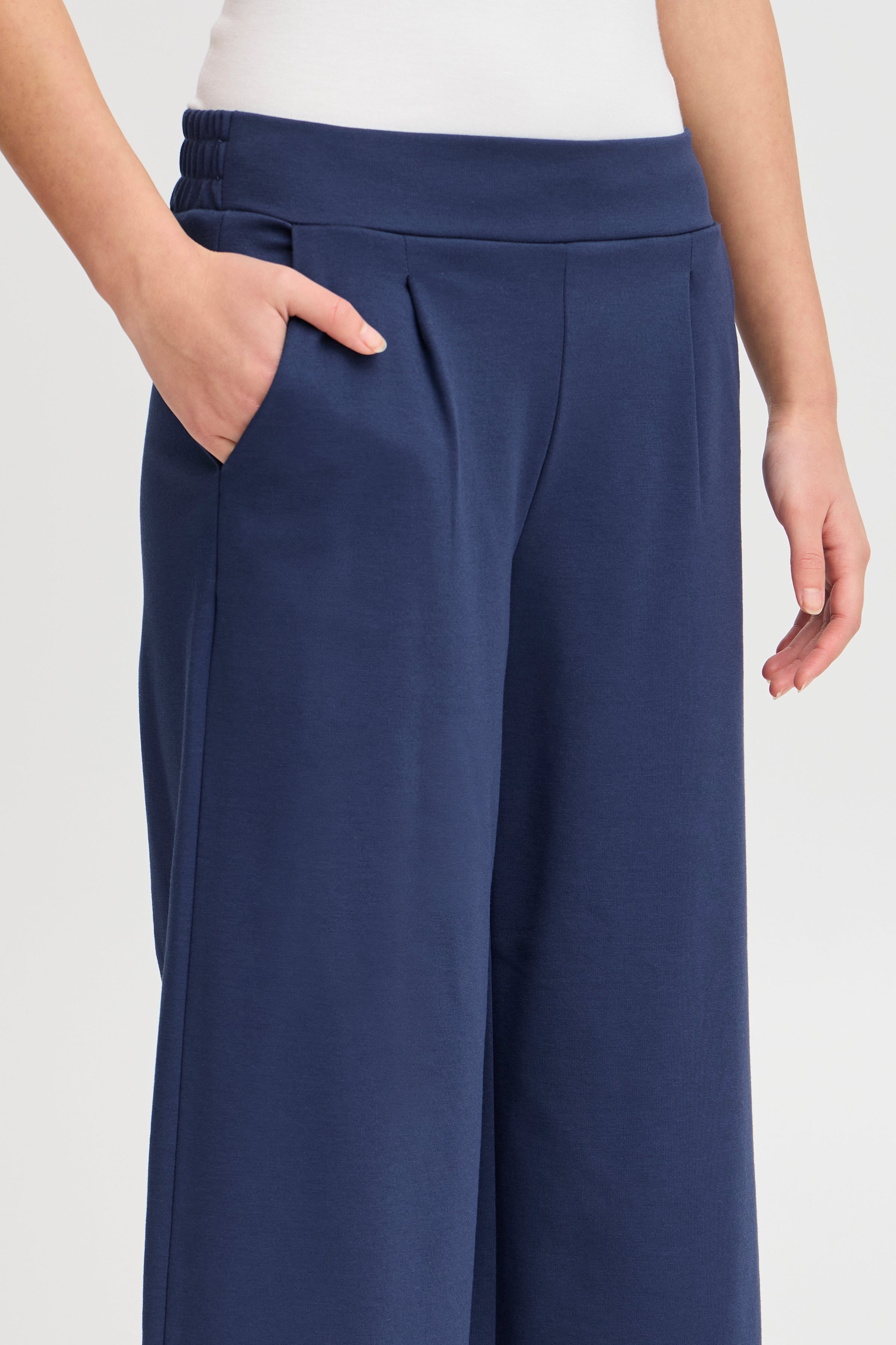 Kate Sus Cropped Wide Trouser in Midieval Blue