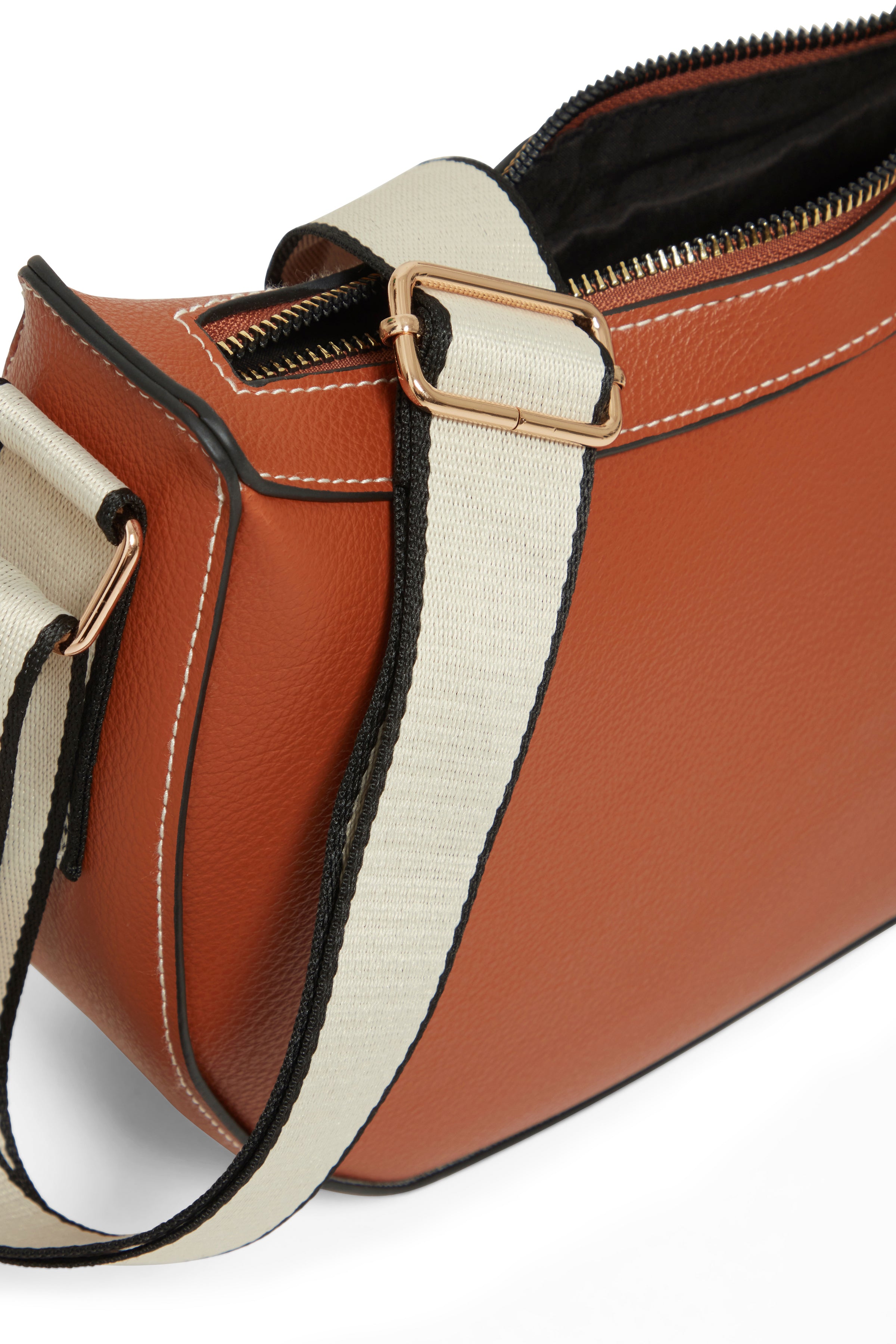 Bodil Shoulder Bag in Cognac