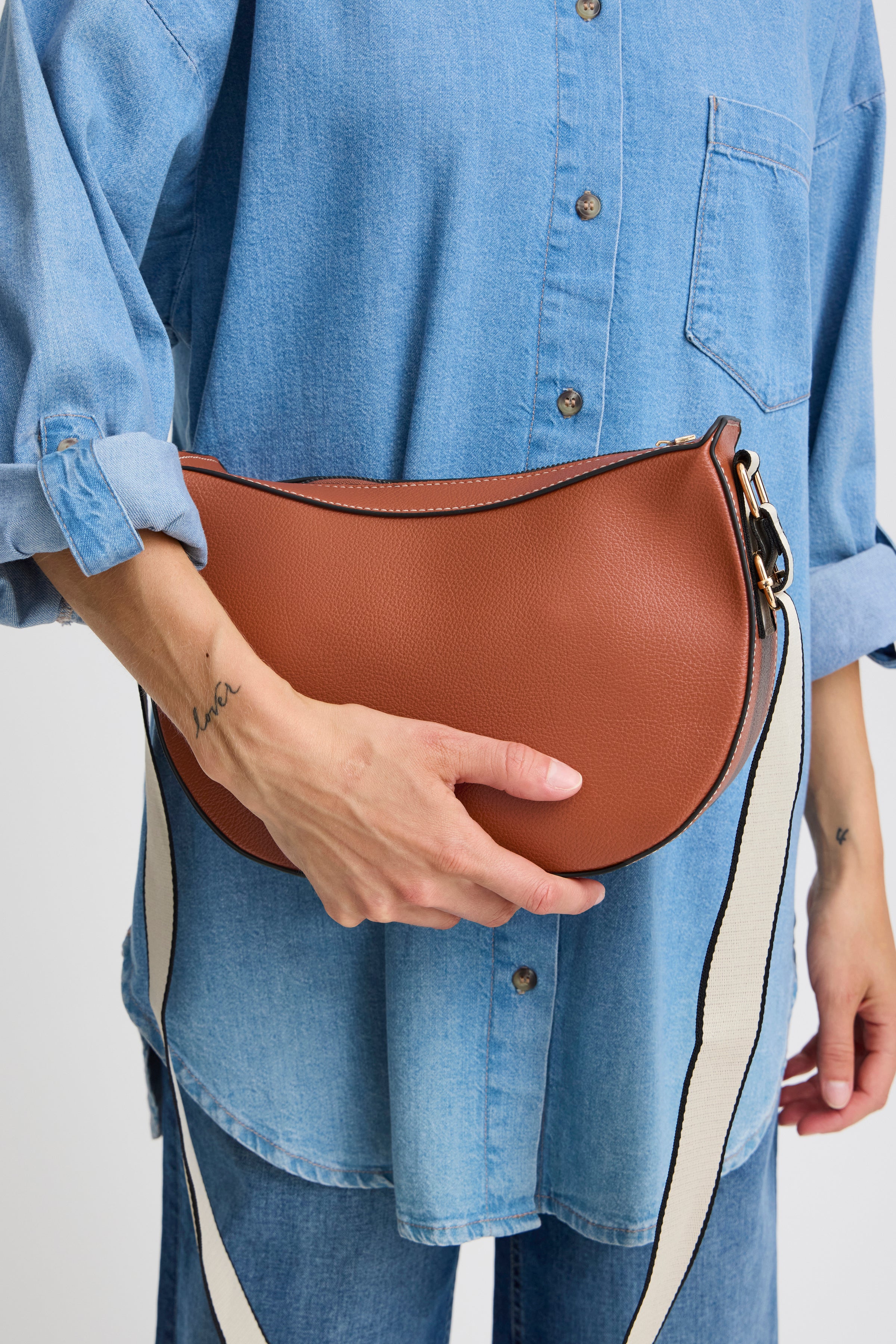 Bodil Shoulder Bag in Cognac