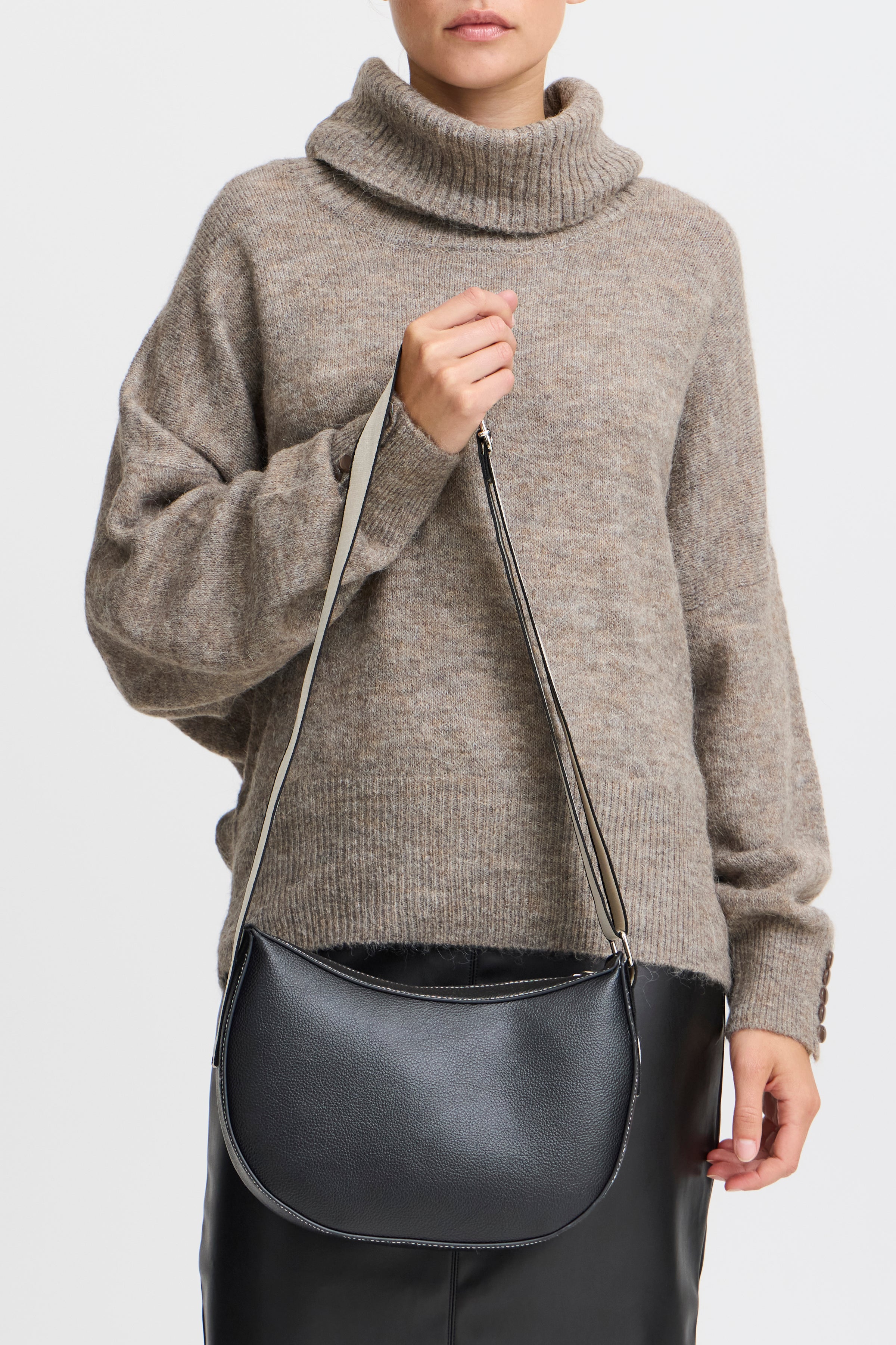 Bodil Shoulder Bag in Black