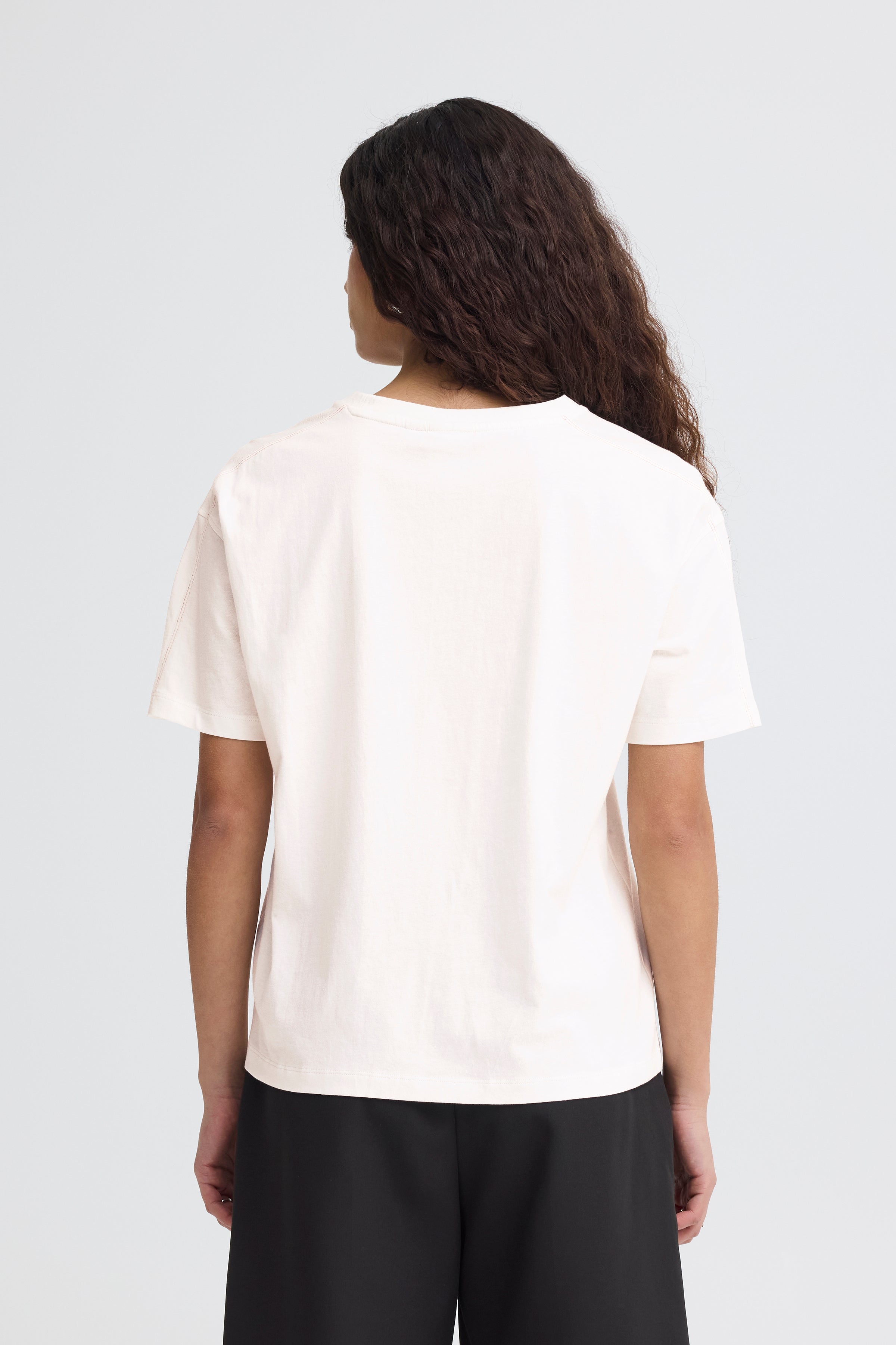 Mitte Short Sleeve T-Shirt in Cloud Dancer/Fiery Red