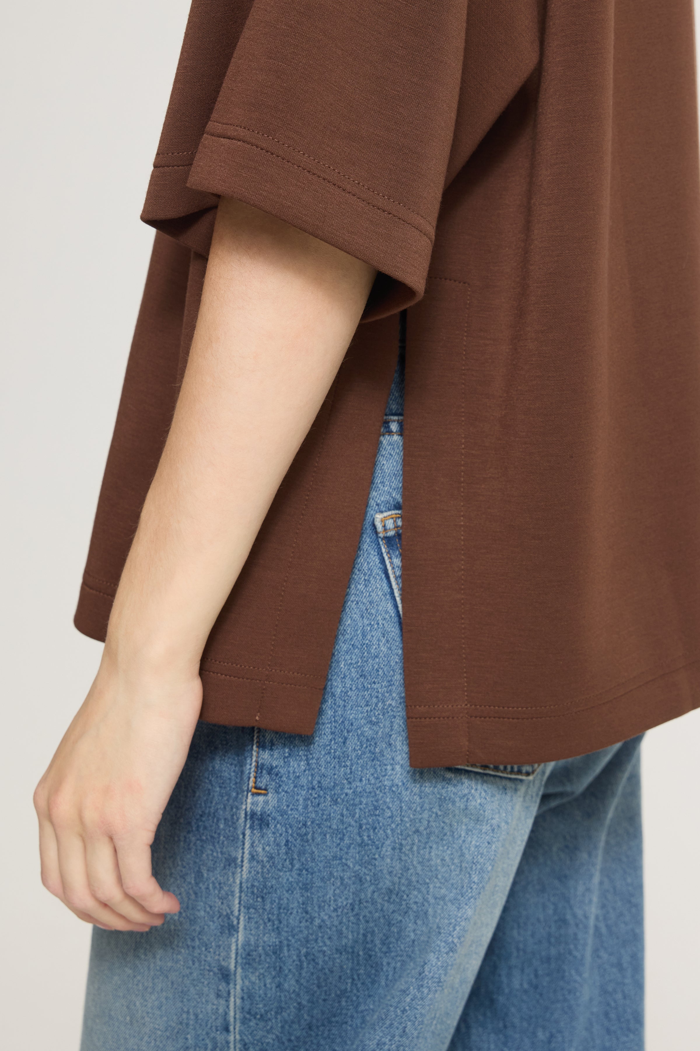 Naida Tee in Chicory Coffee