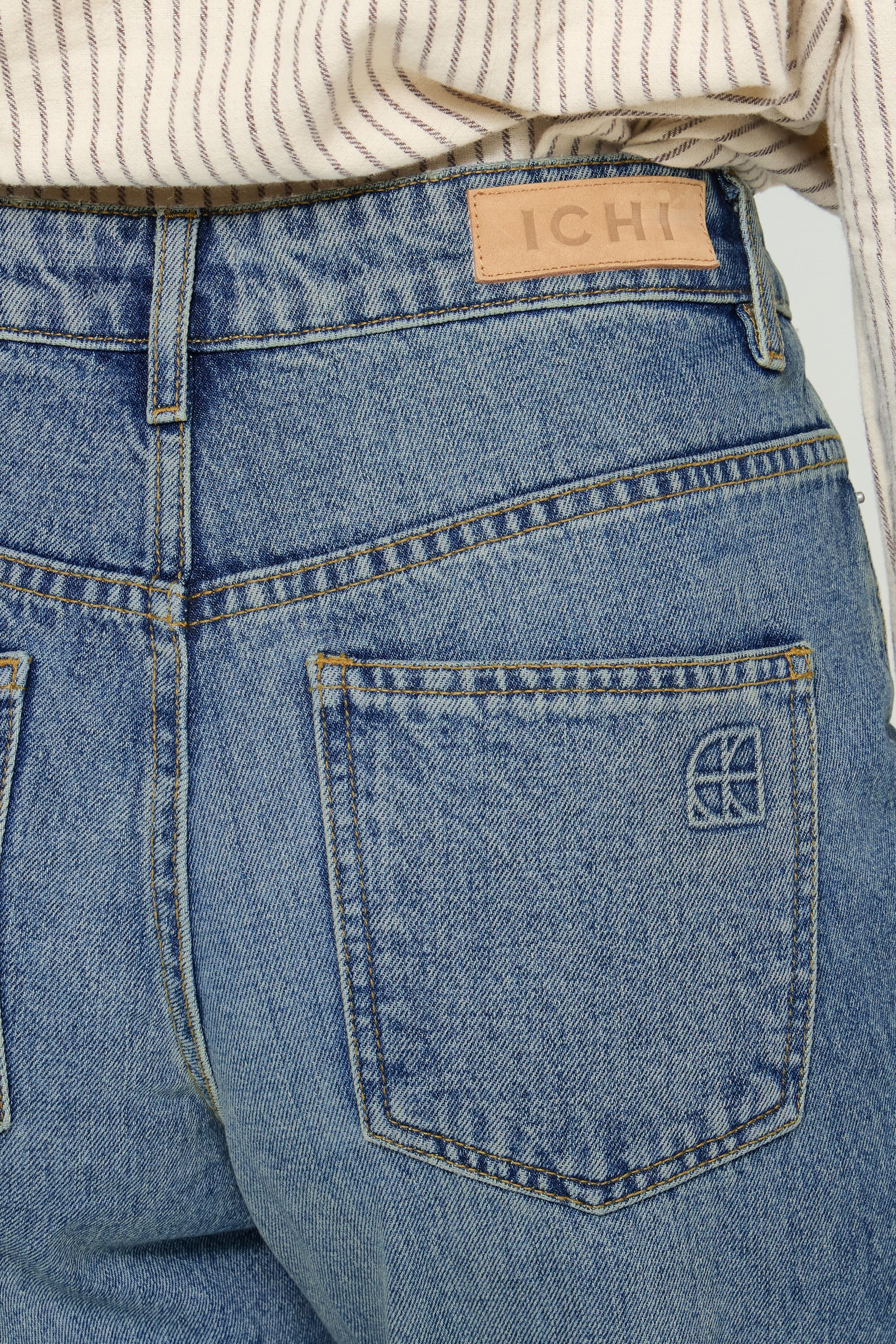 Julia Mom Jean in Washed Med