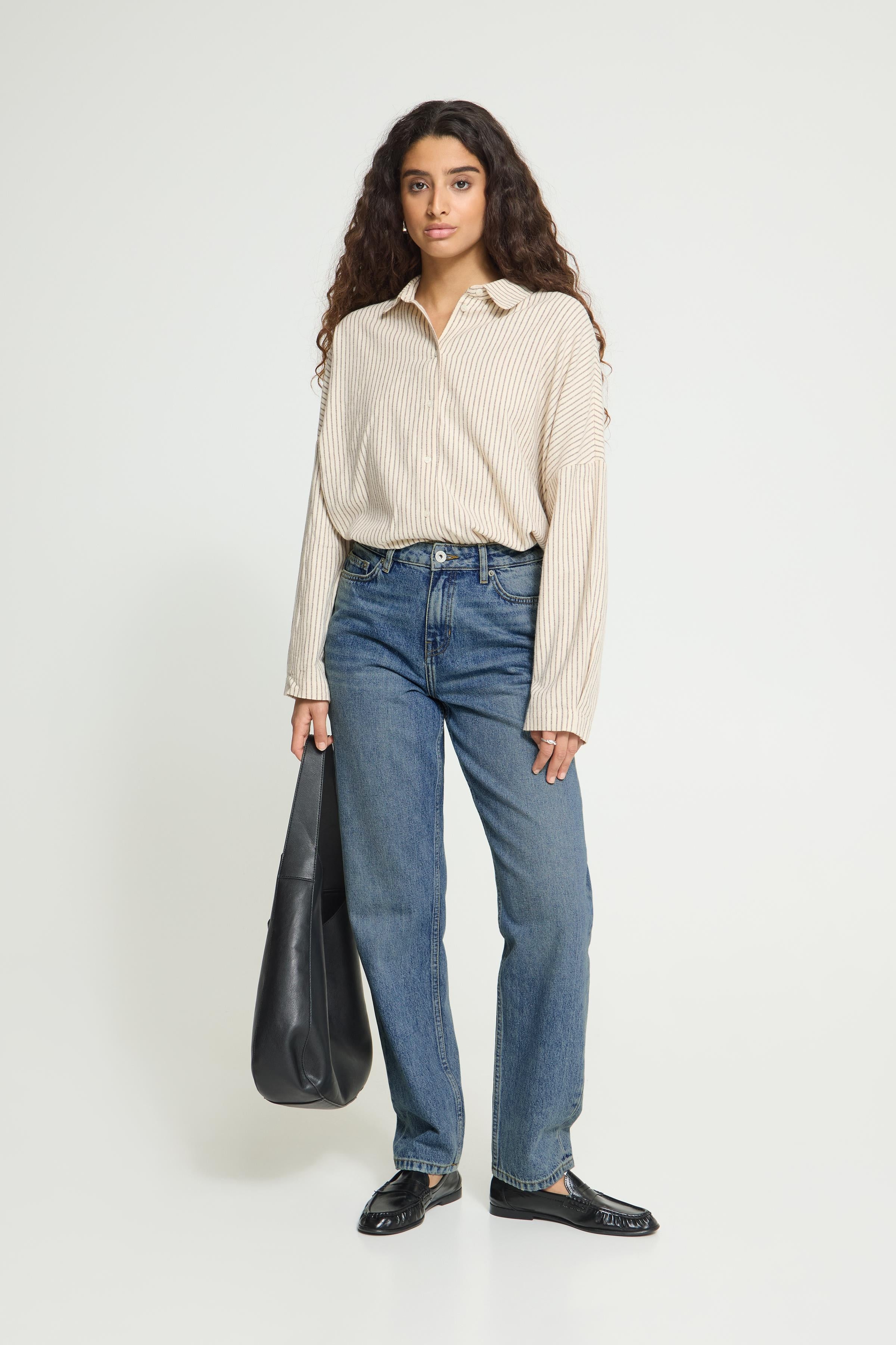 Julia Mom Jean in Washed Med
