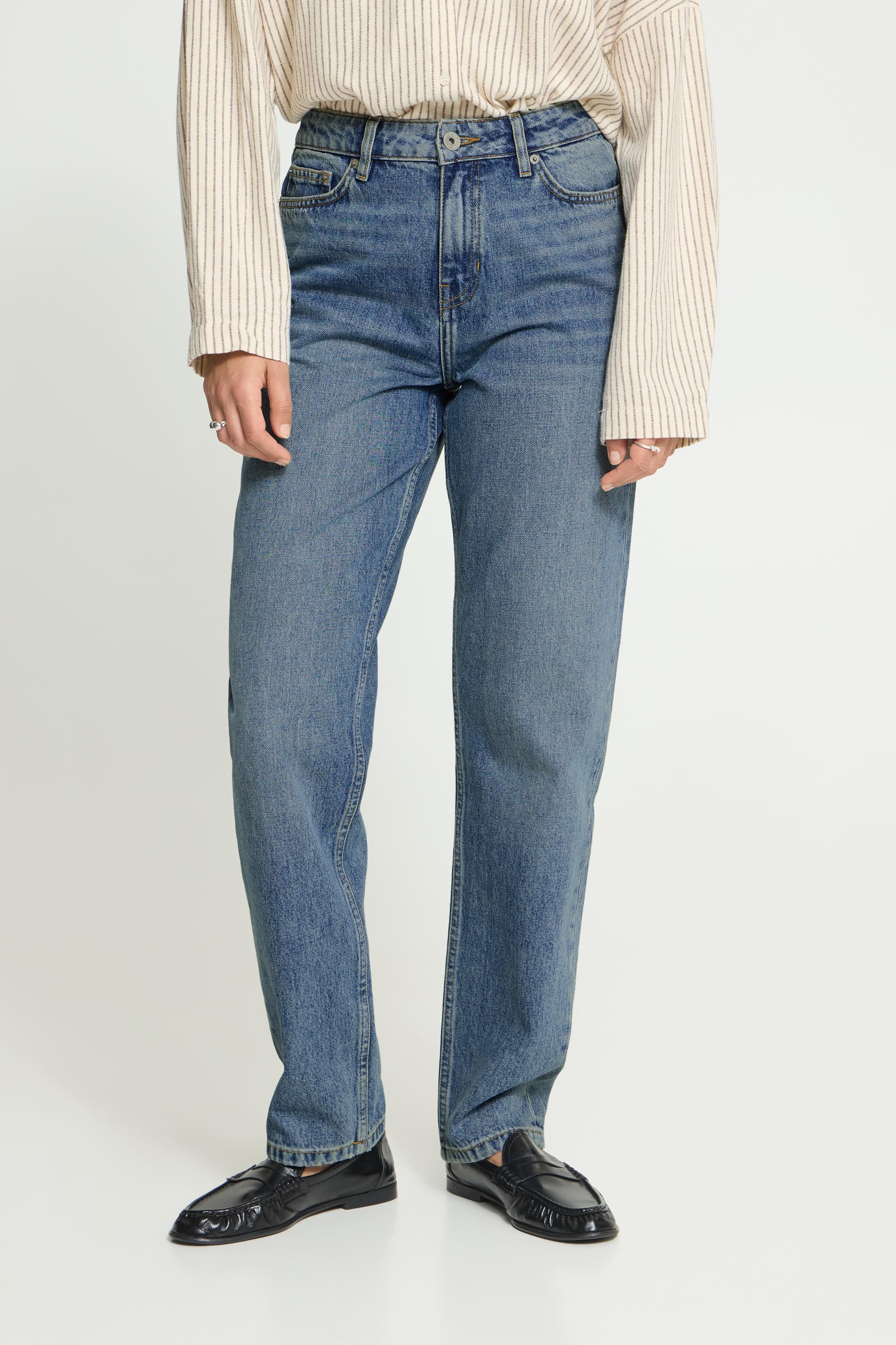 Julia Mom Jean in Washed Med