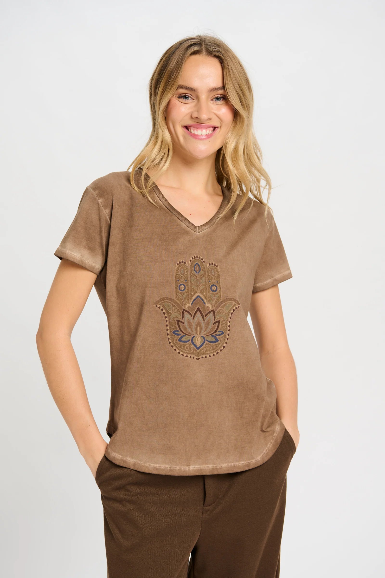 Hamsa Tee in Choco
