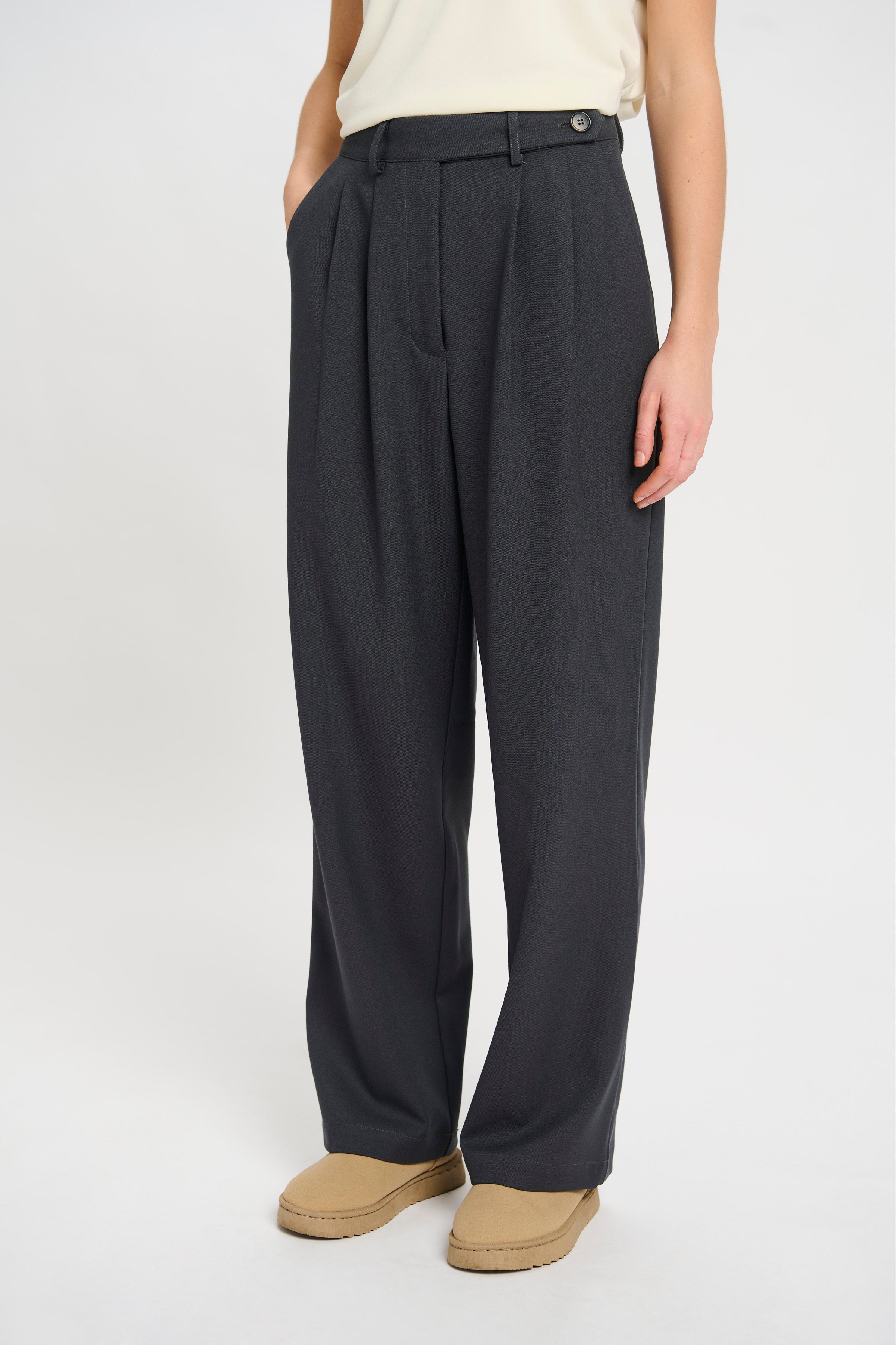 Knight Pants in Dark Grey