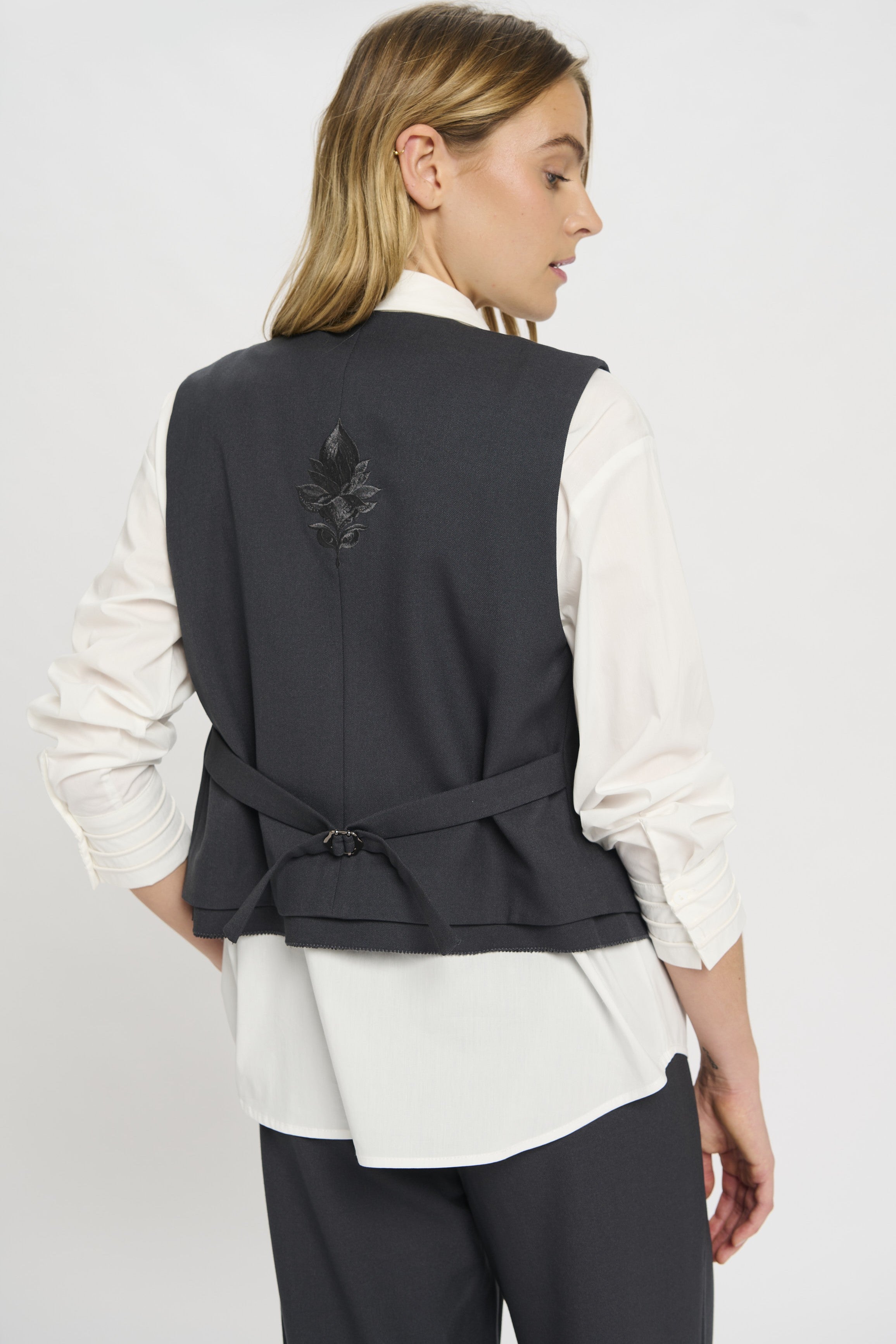 Knight Vest in Dark Grey