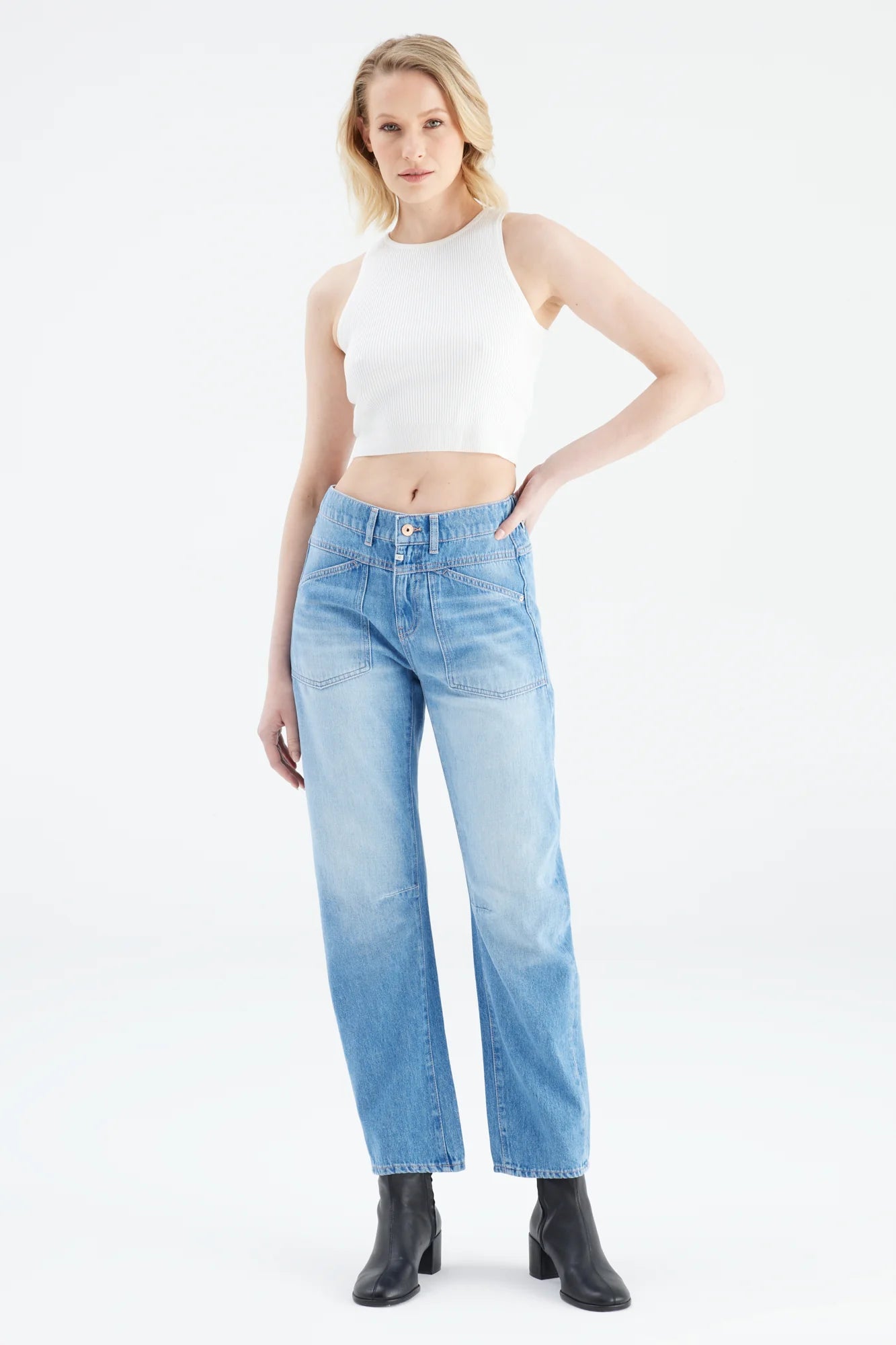 Selena Arc Fit Jeans in Medium Blue