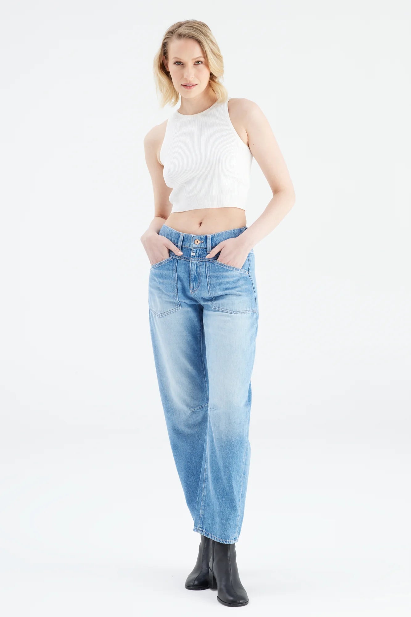 Selena Arc Fit Jeans in Medium Blue