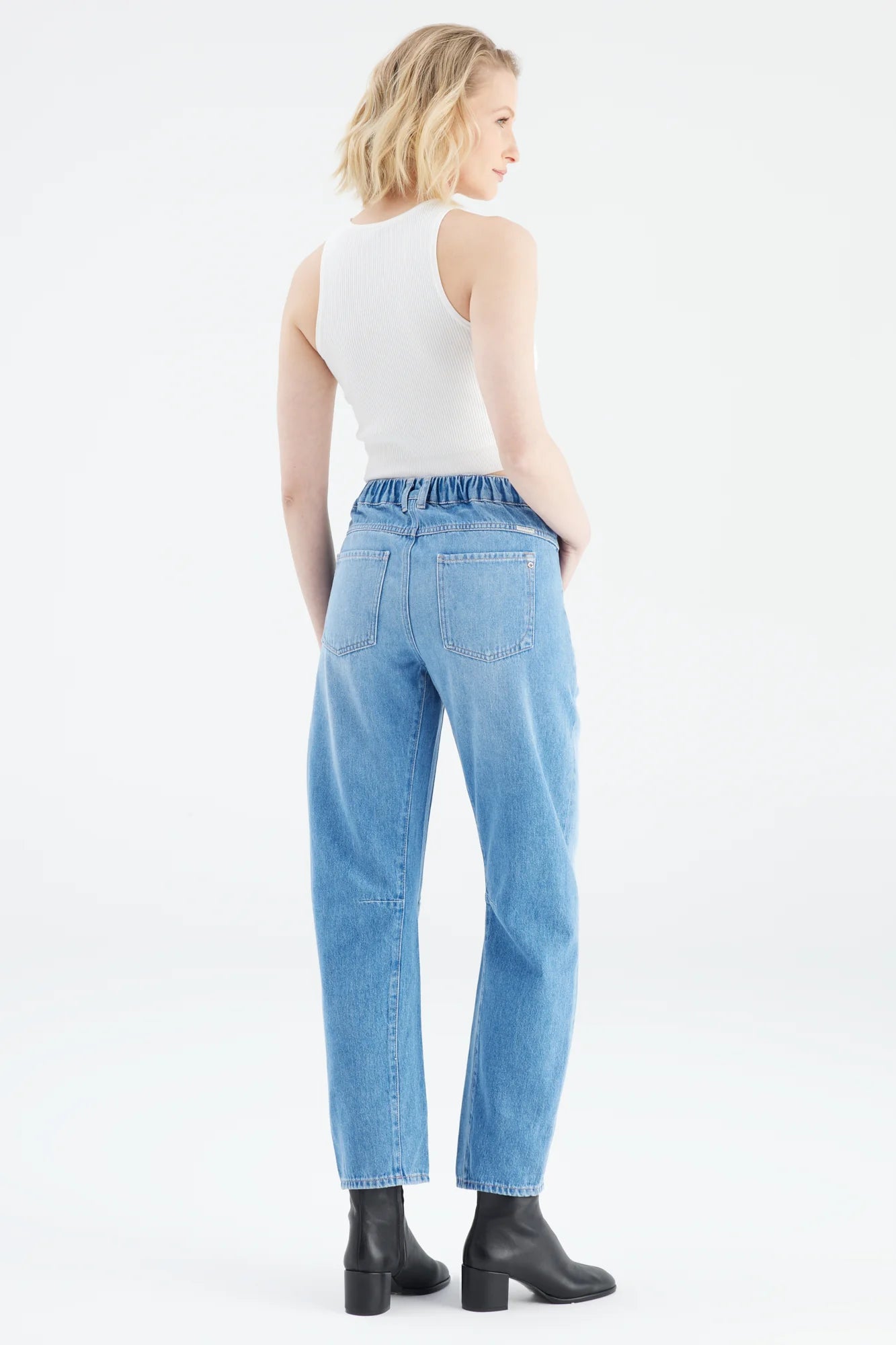 Selena Arc Fit Jeans in Medium Blue