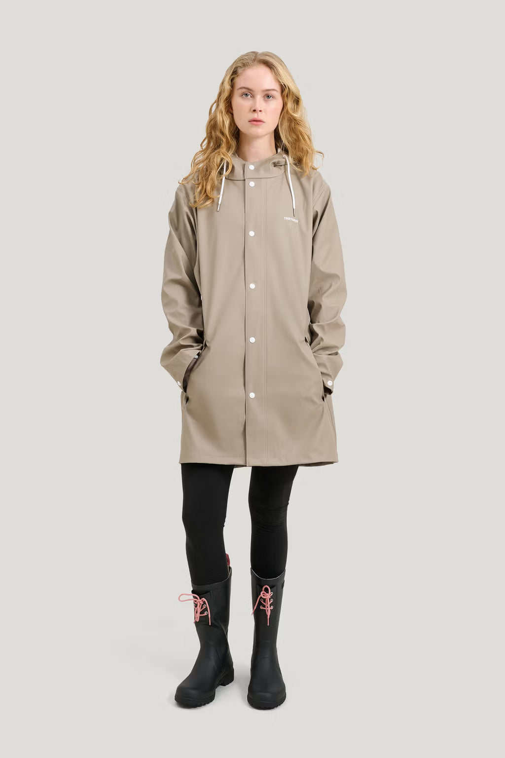 Wings Rain Jacket in Brown