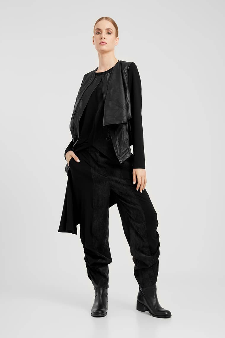 Topstitched Zipped Waistcoat in Black