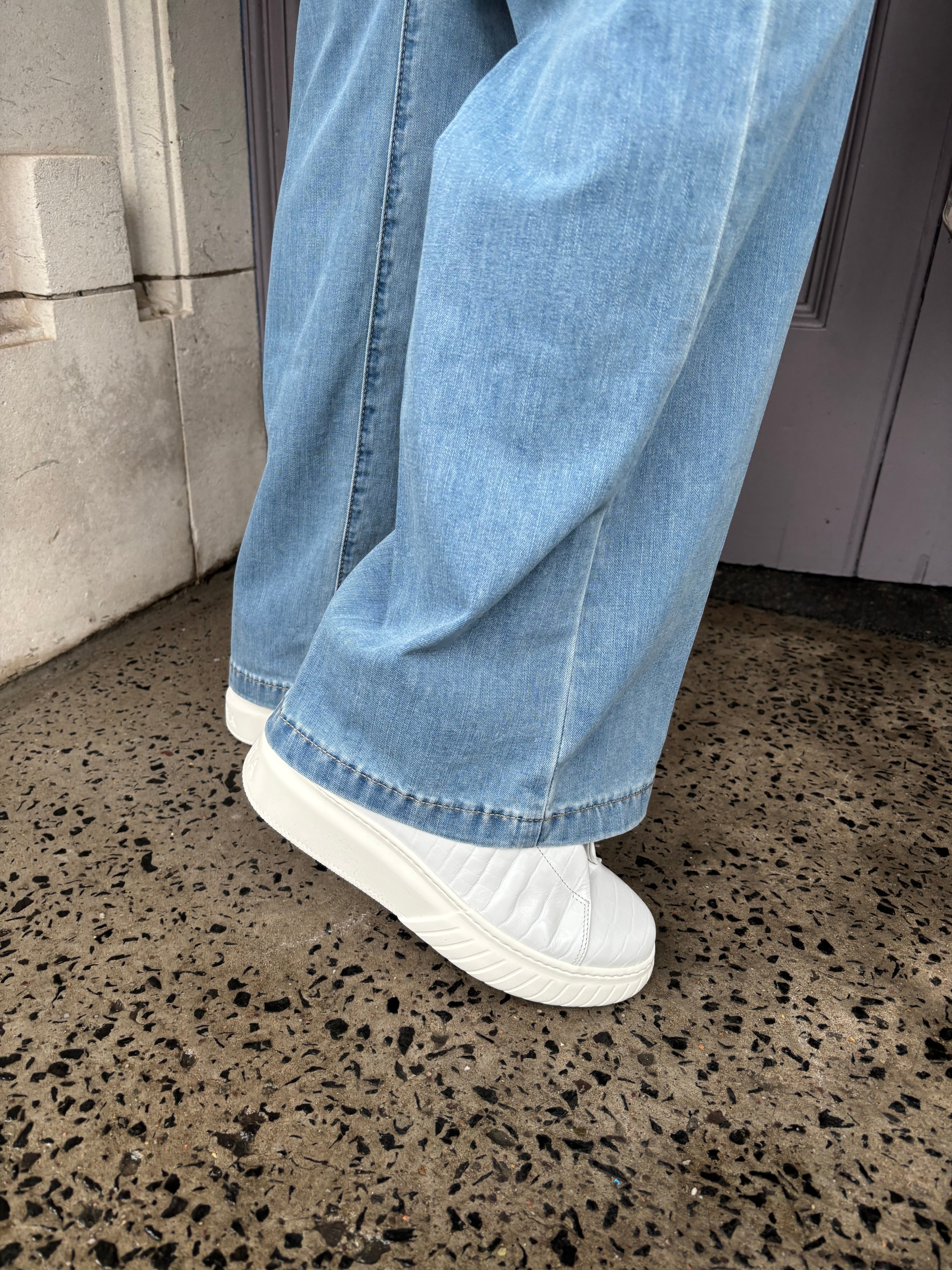 Anna Wide Leg Jean in Light Denim