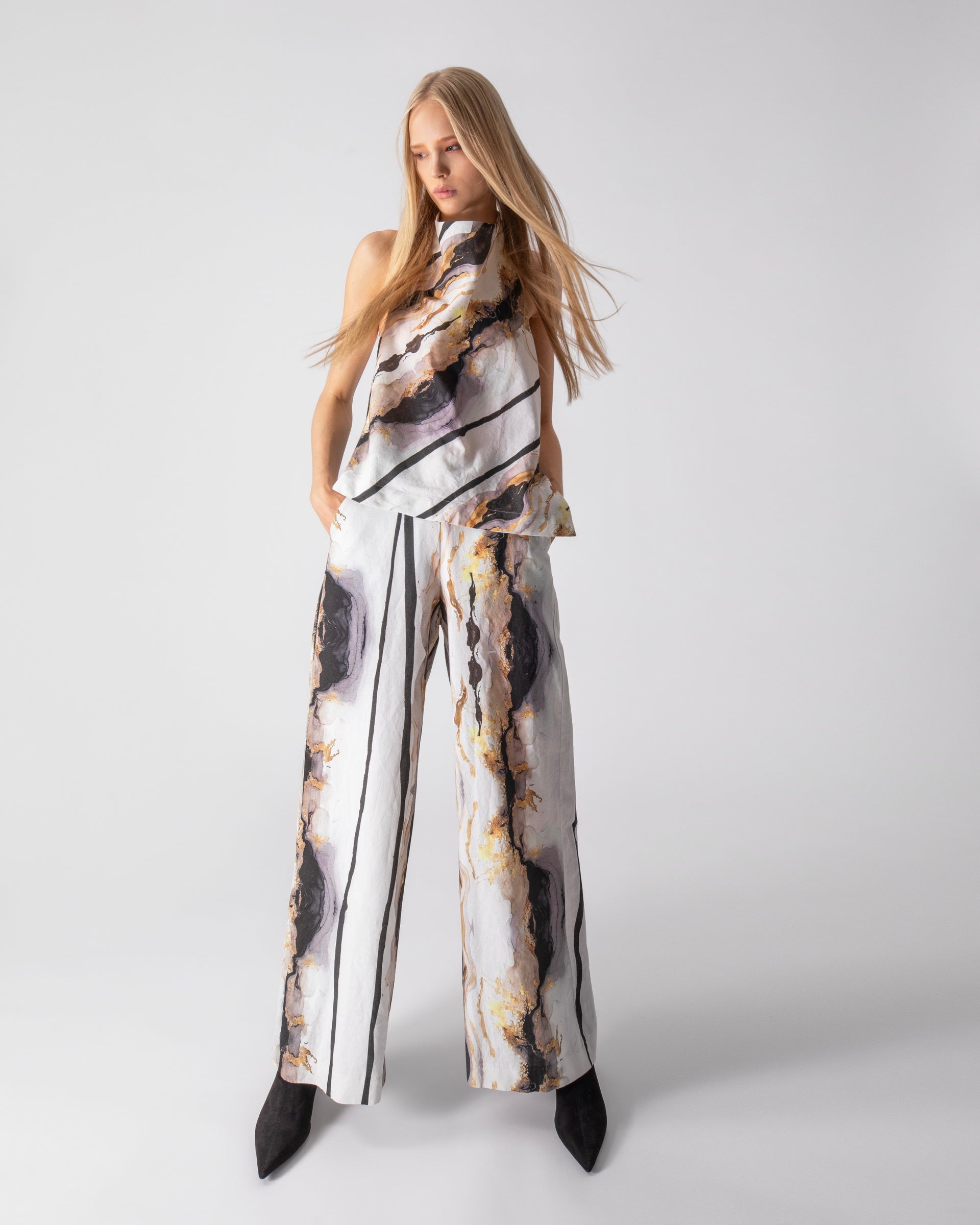 Ognar Pants in White/Gold/Black