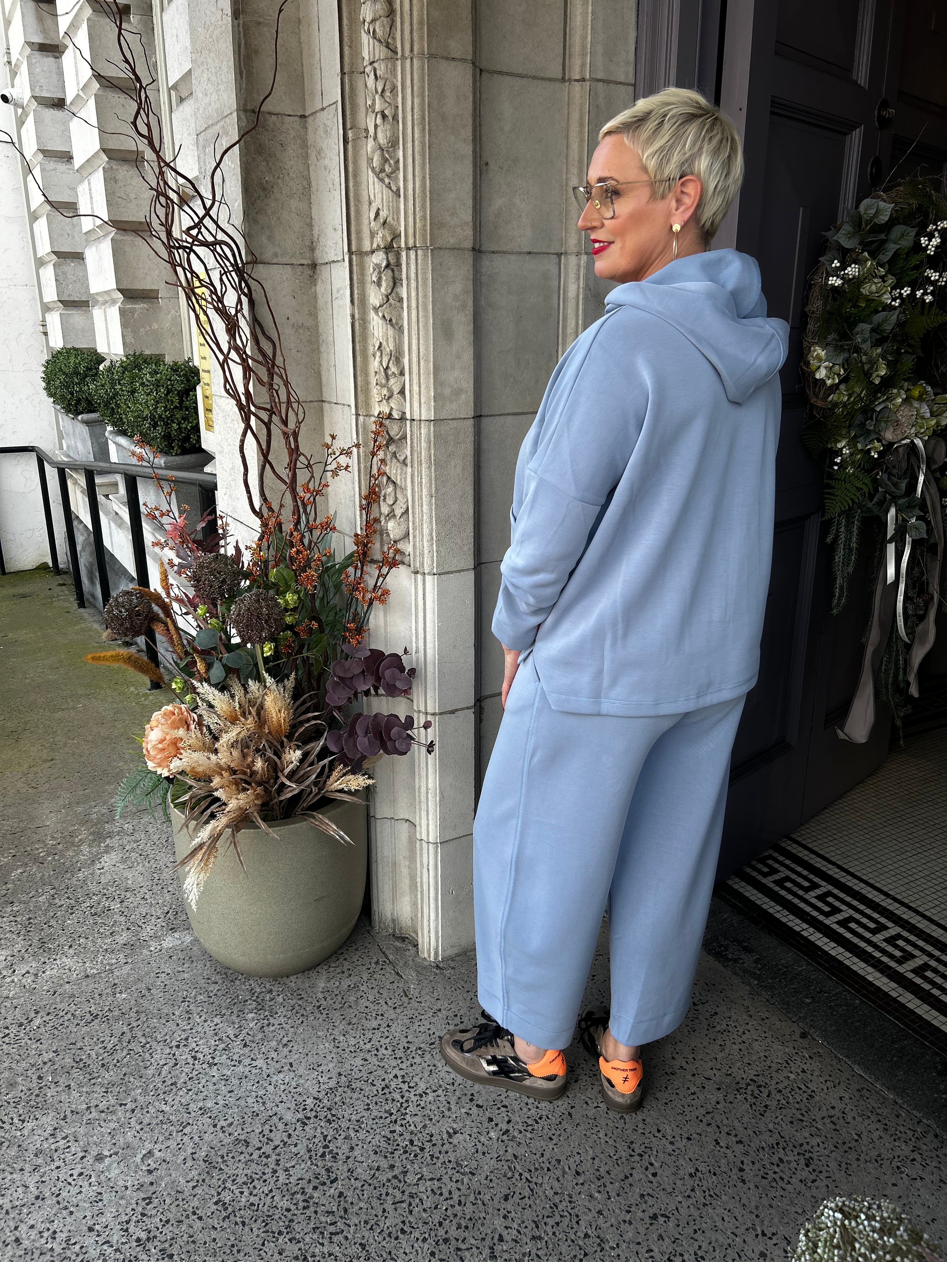 Barrel Trousers in Light Blue