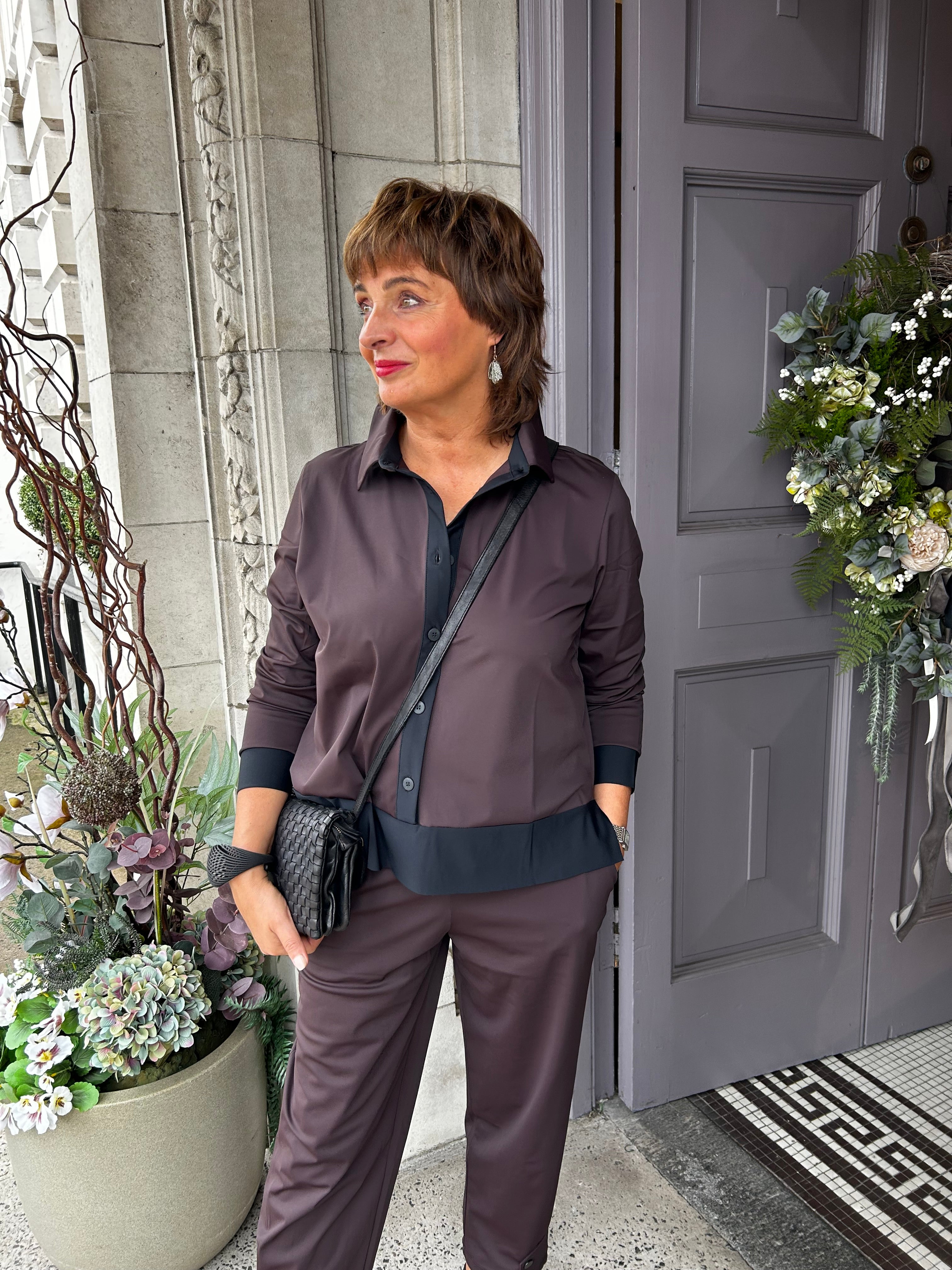 Shirt With Button Front in Choko/Black