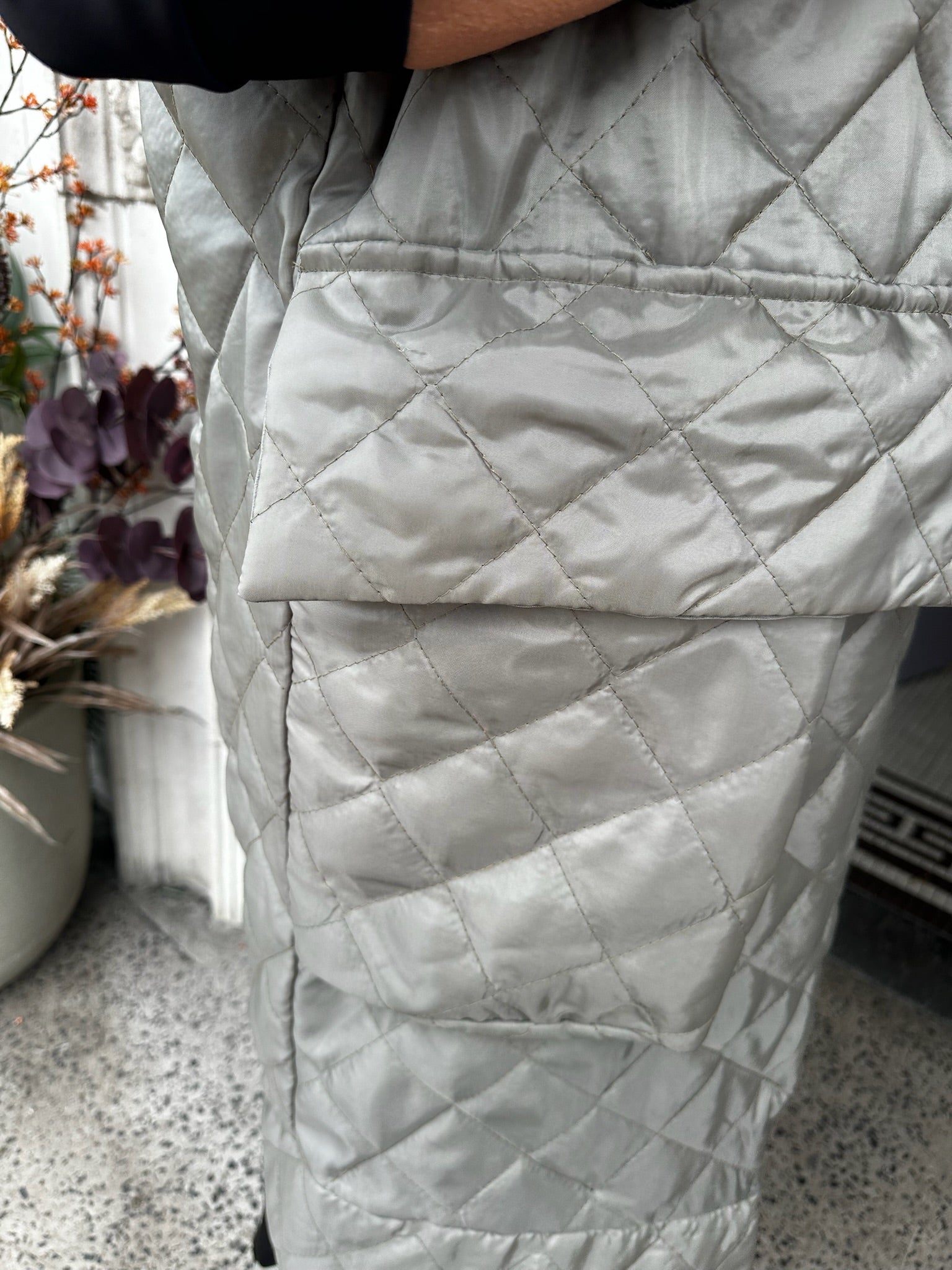 Diamond Quilted Short Sleeve Jacket in Sage/Black