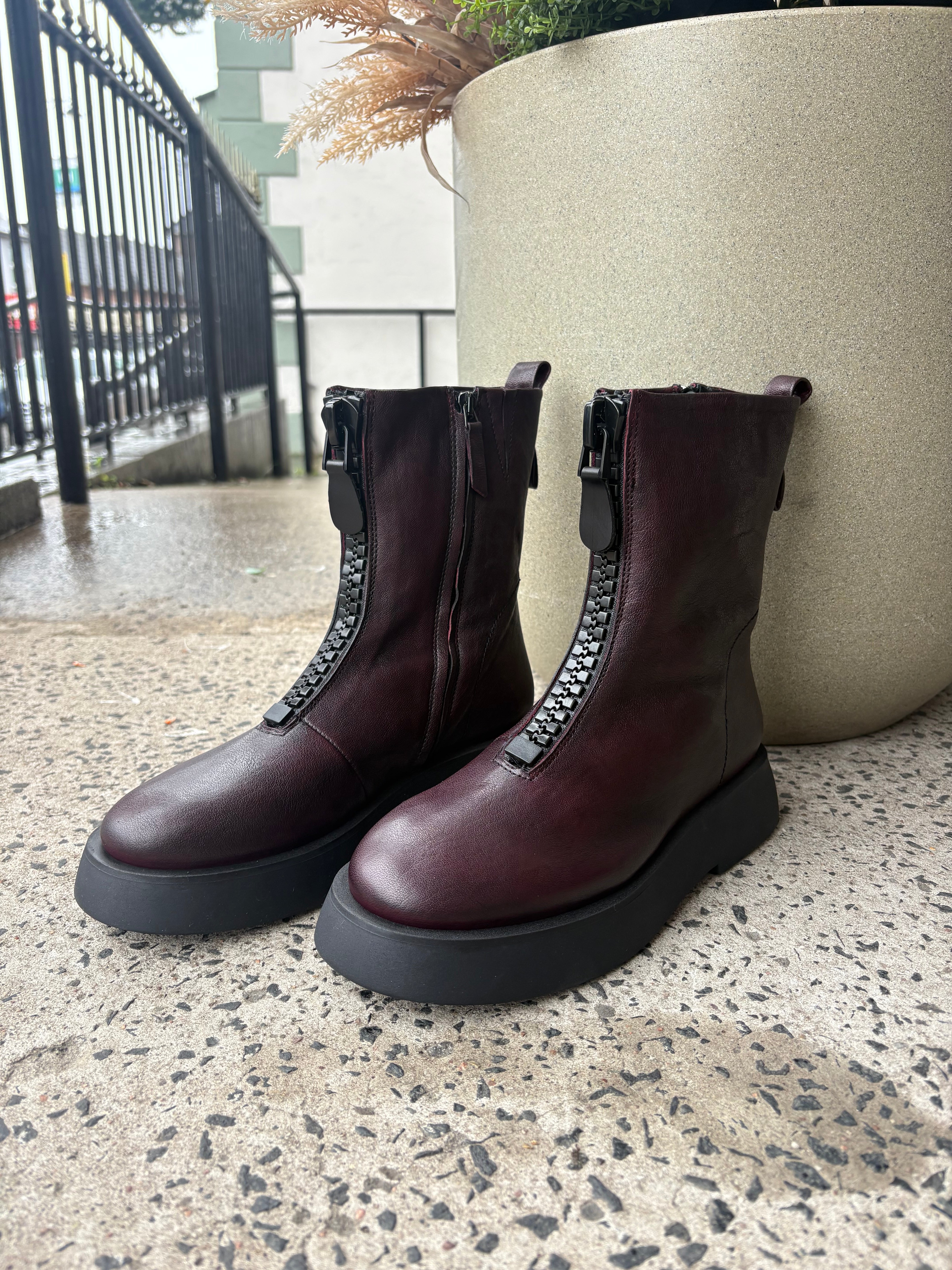 Donna Ankle Boot (Silicone 37) in Rock Amaranto