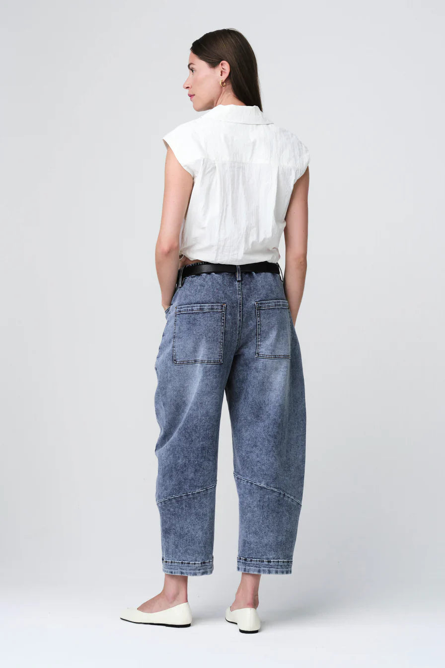 Emiko Taffeta Sleeveless Jacket in Off White