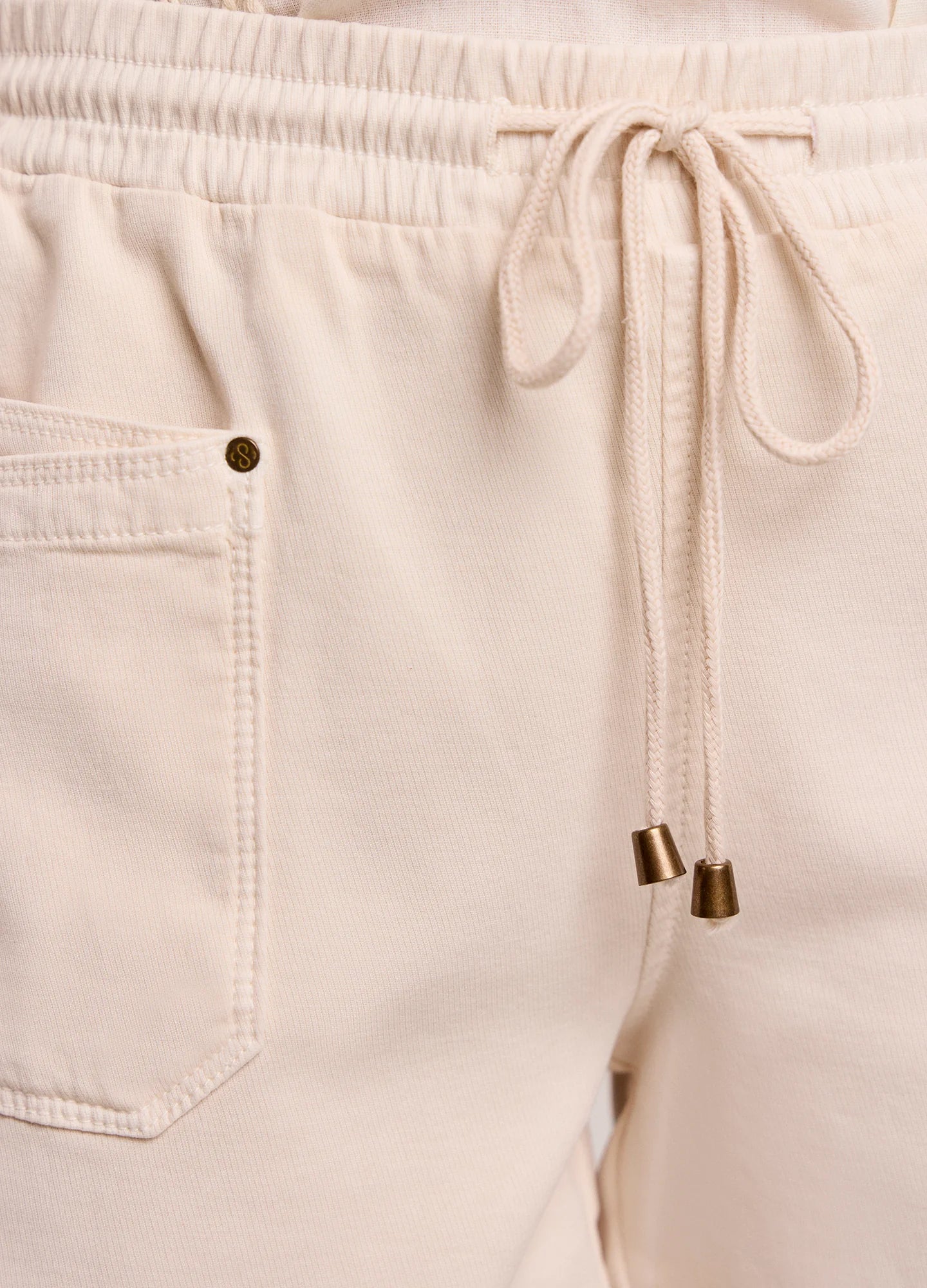 Jogger Fit Shorts in Ivory