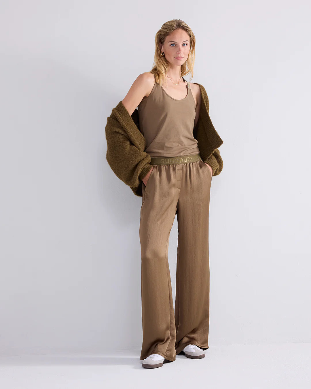 Silky Touch Heavy Trousers in Olive