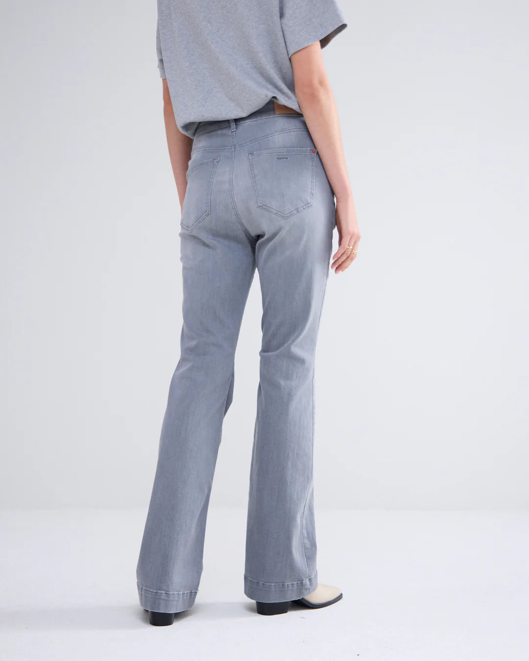 Juliet Skinny Flared Jean in Grey