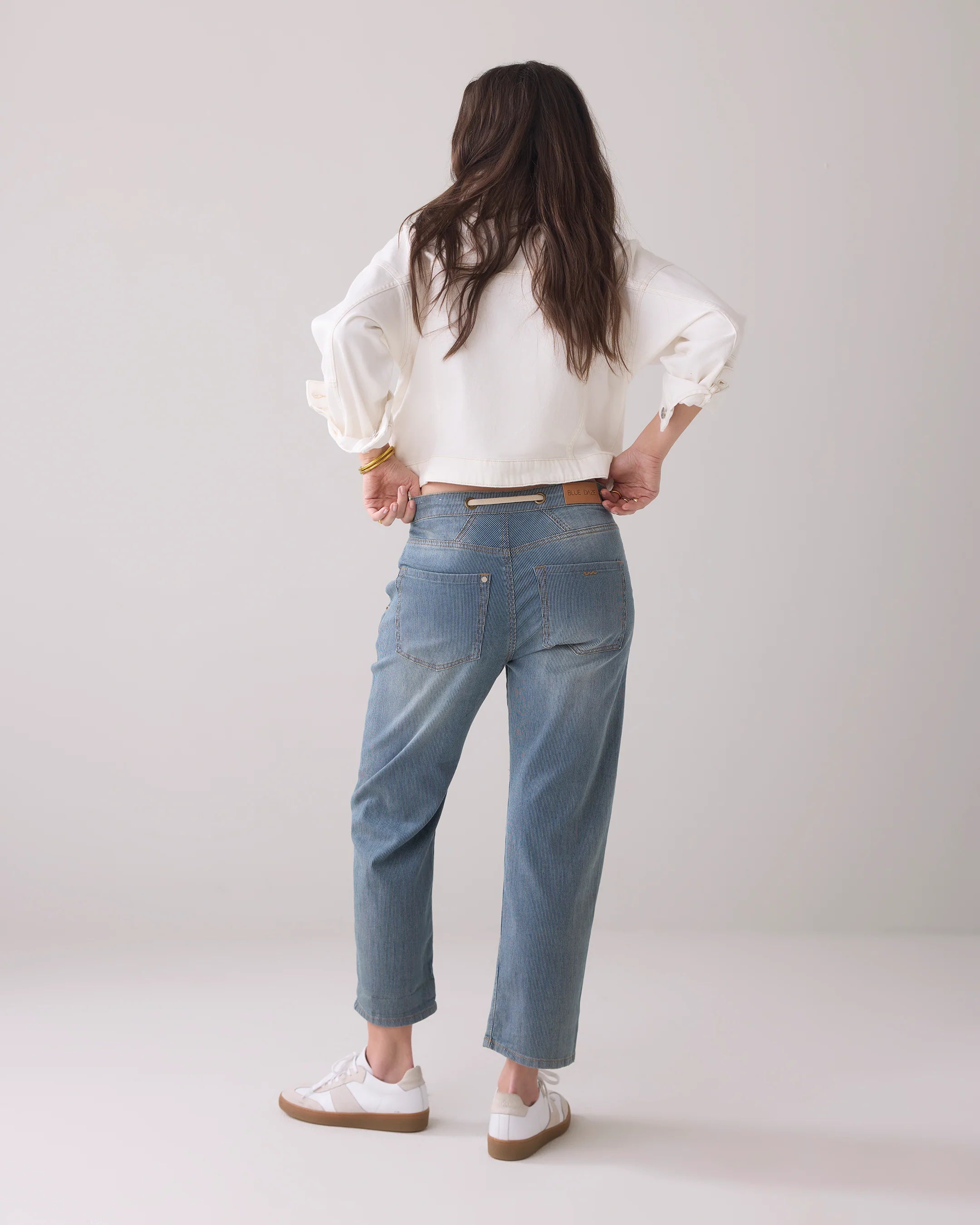 Loose Fit Cropped Jeans in Vintage Blue Denim