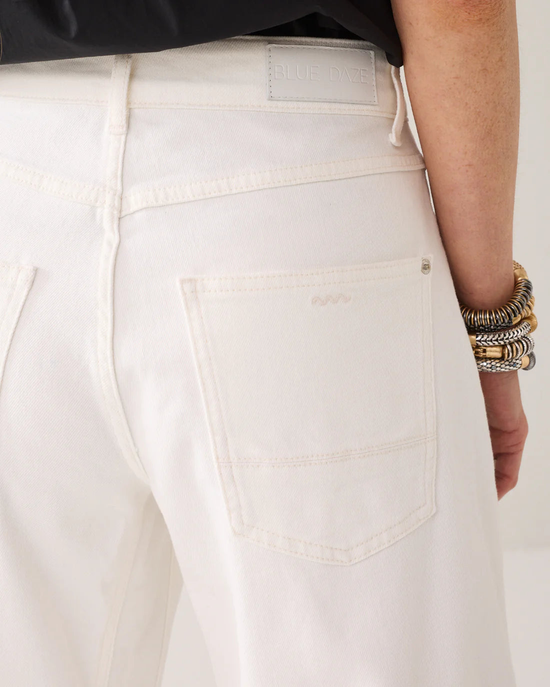 Cocoon Fit Jeans in White Denim