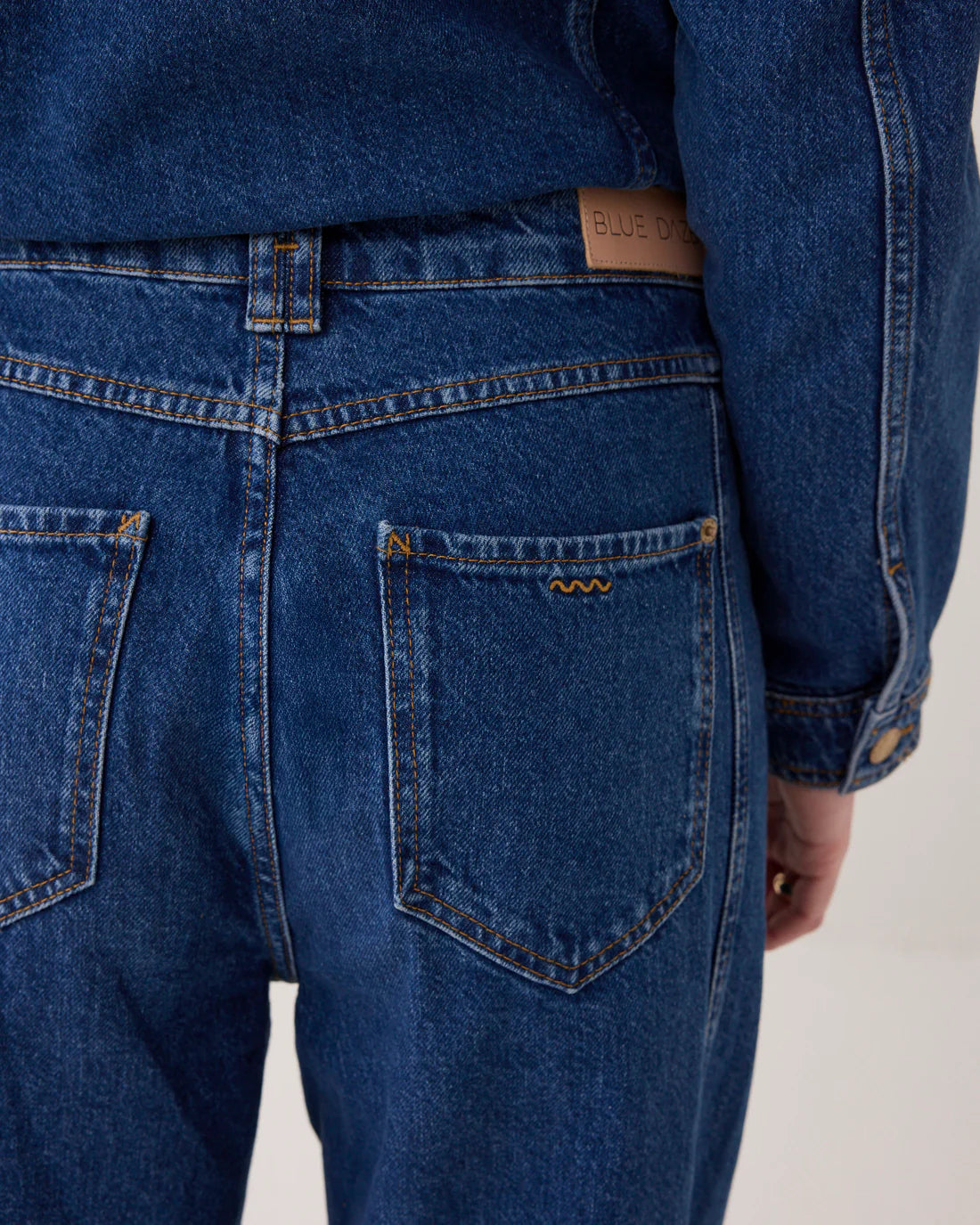 Barrel Fit Jeans in Indigo