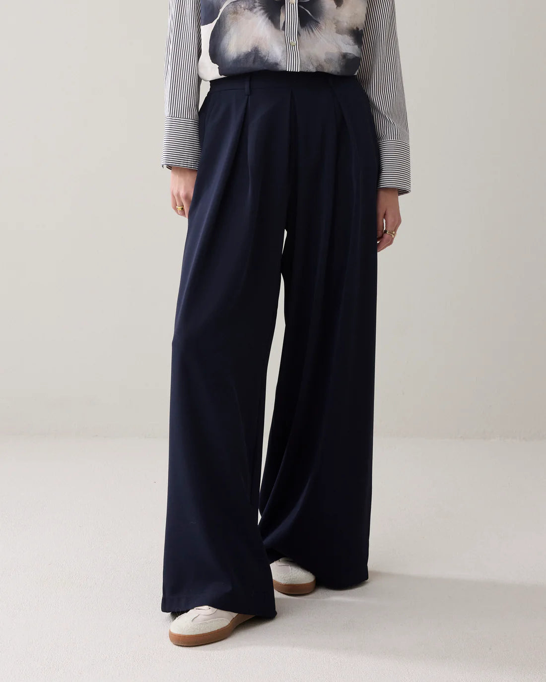 Smooth Fitting Trouser in Midnight Blue